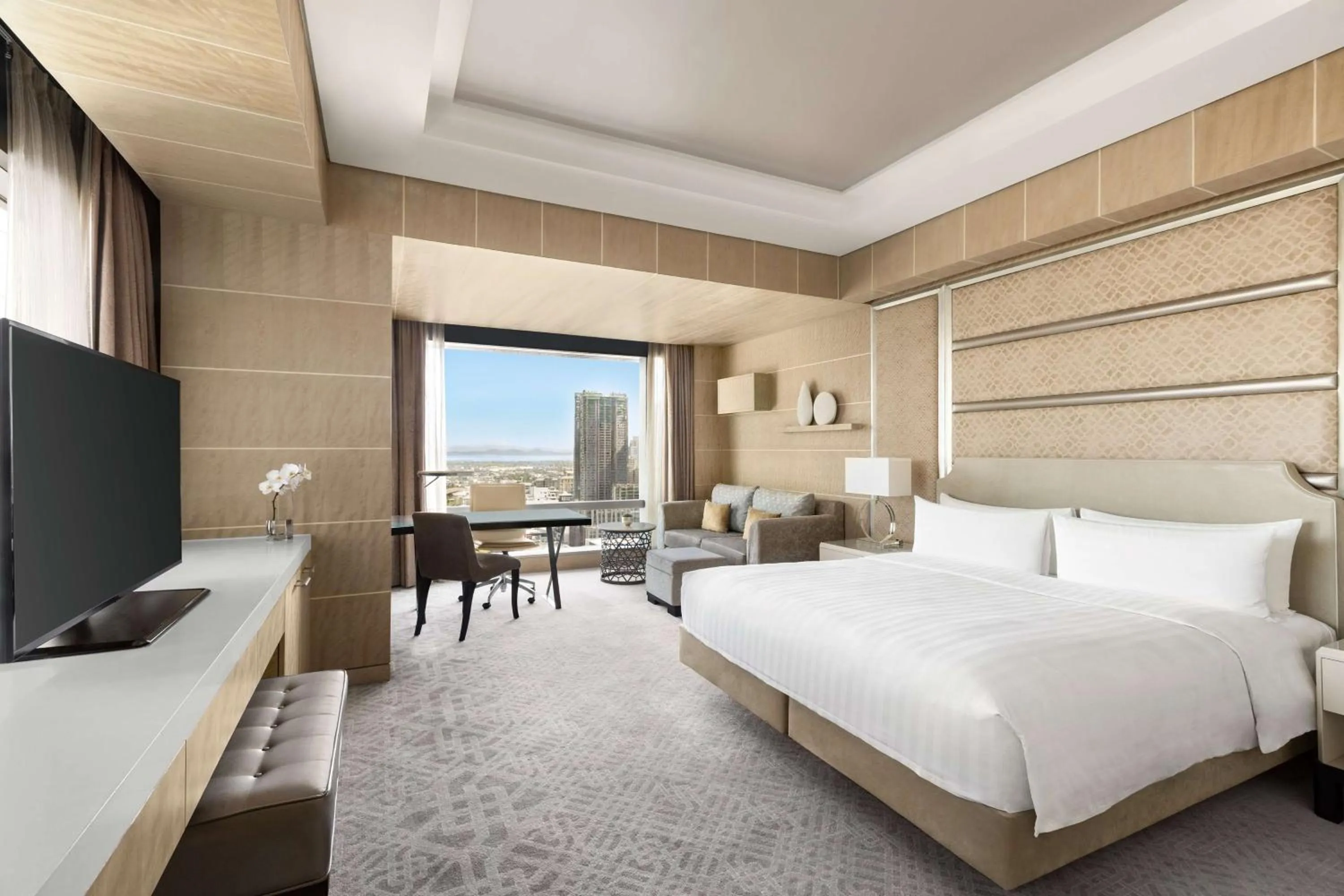 Photo of the whole room, Bed in Shangri-La The Fort, Manila