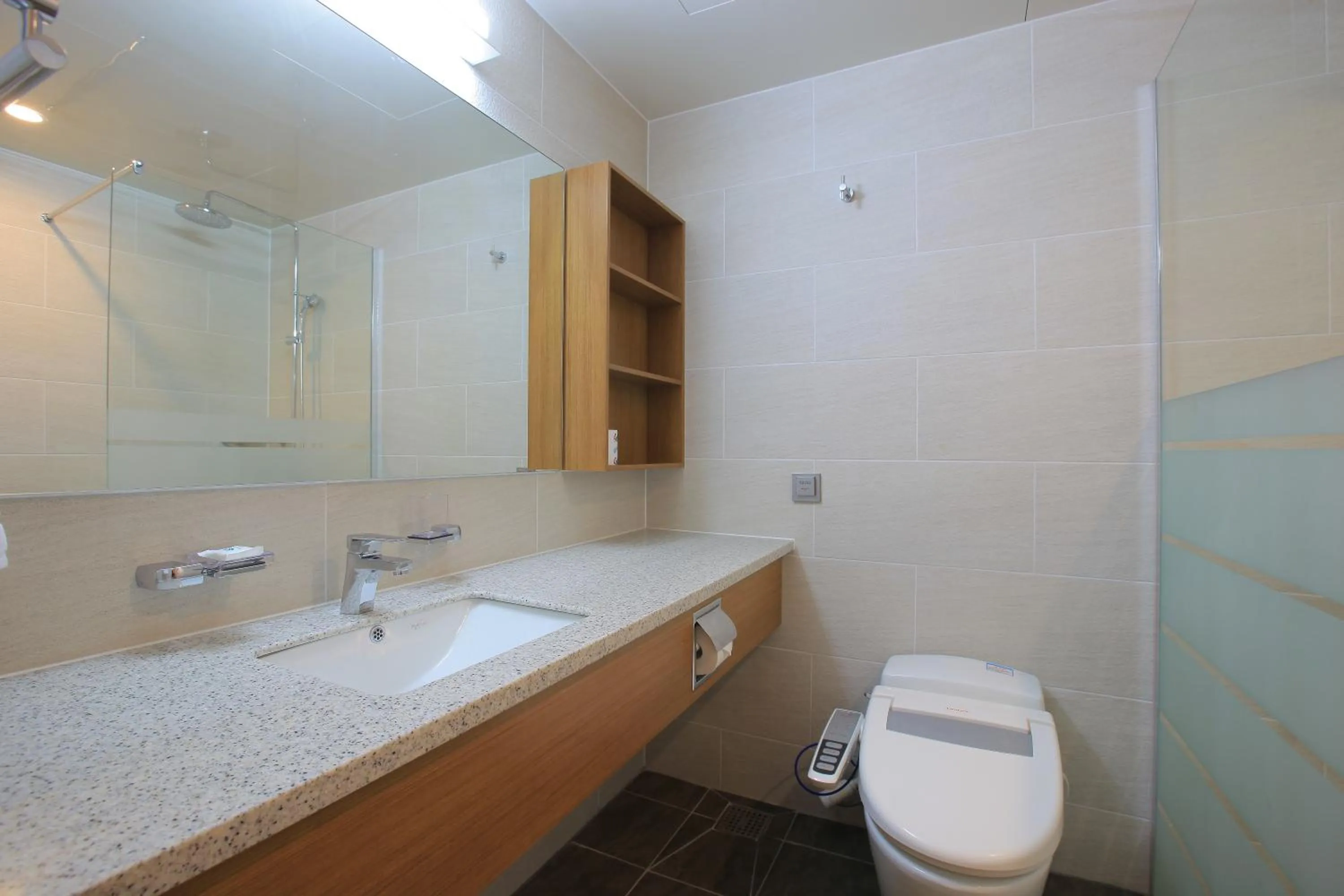 Shower in Mona Yongpyong