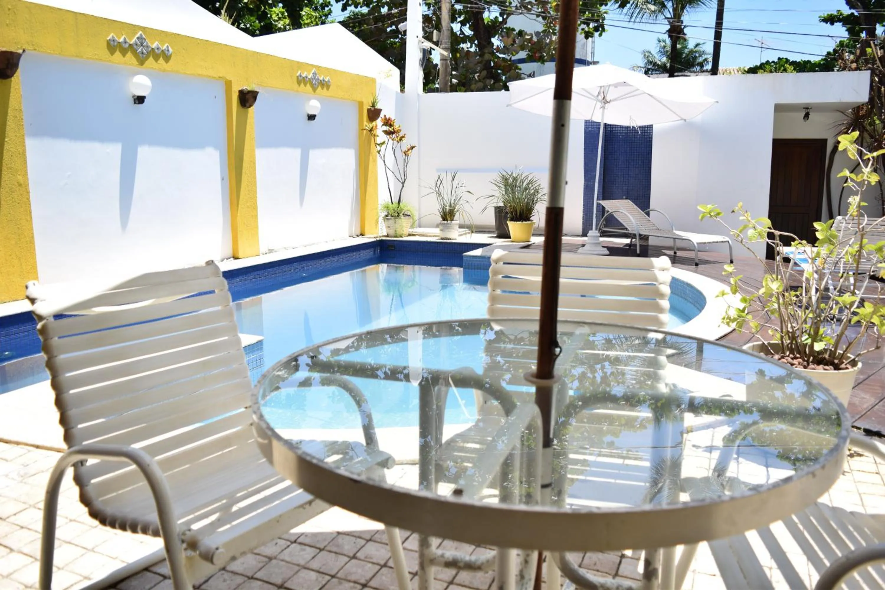 Swimming pool in Hotel Pousada Encanto de Itapoan