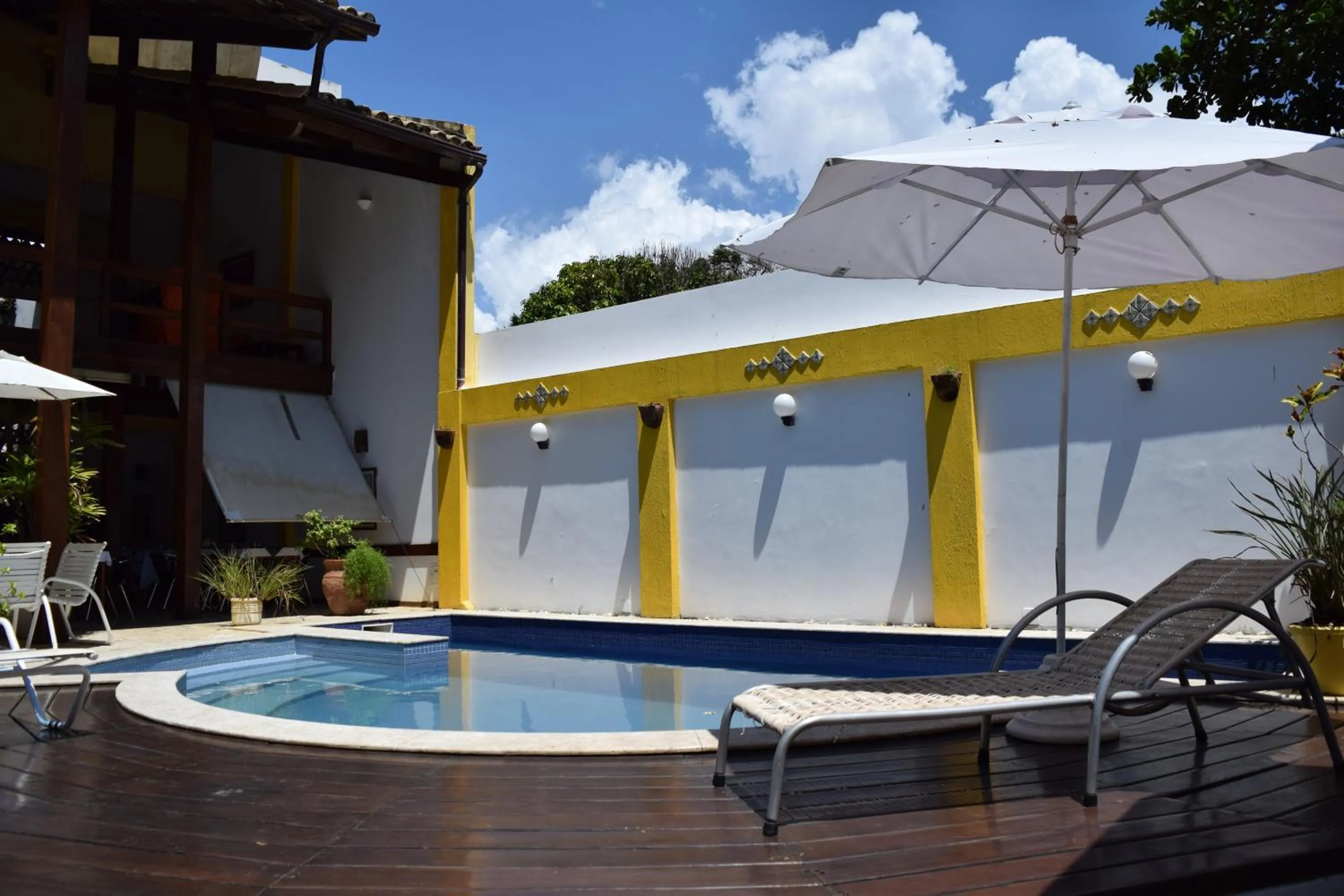 Swimming pool in Hotel Pousada Encanto de Itapoan