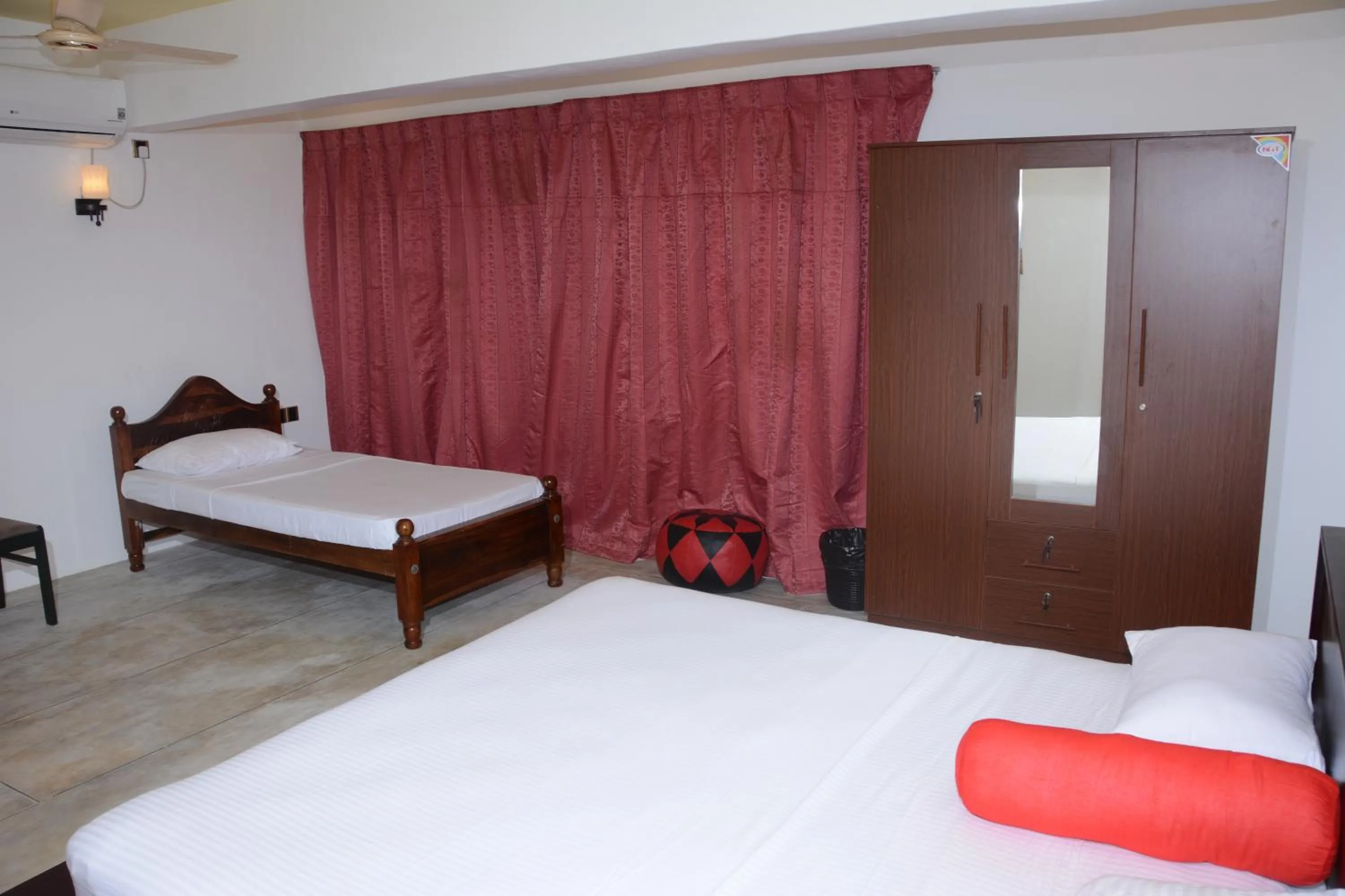 Photo of the whole room, Bed in Hotel Tobiko