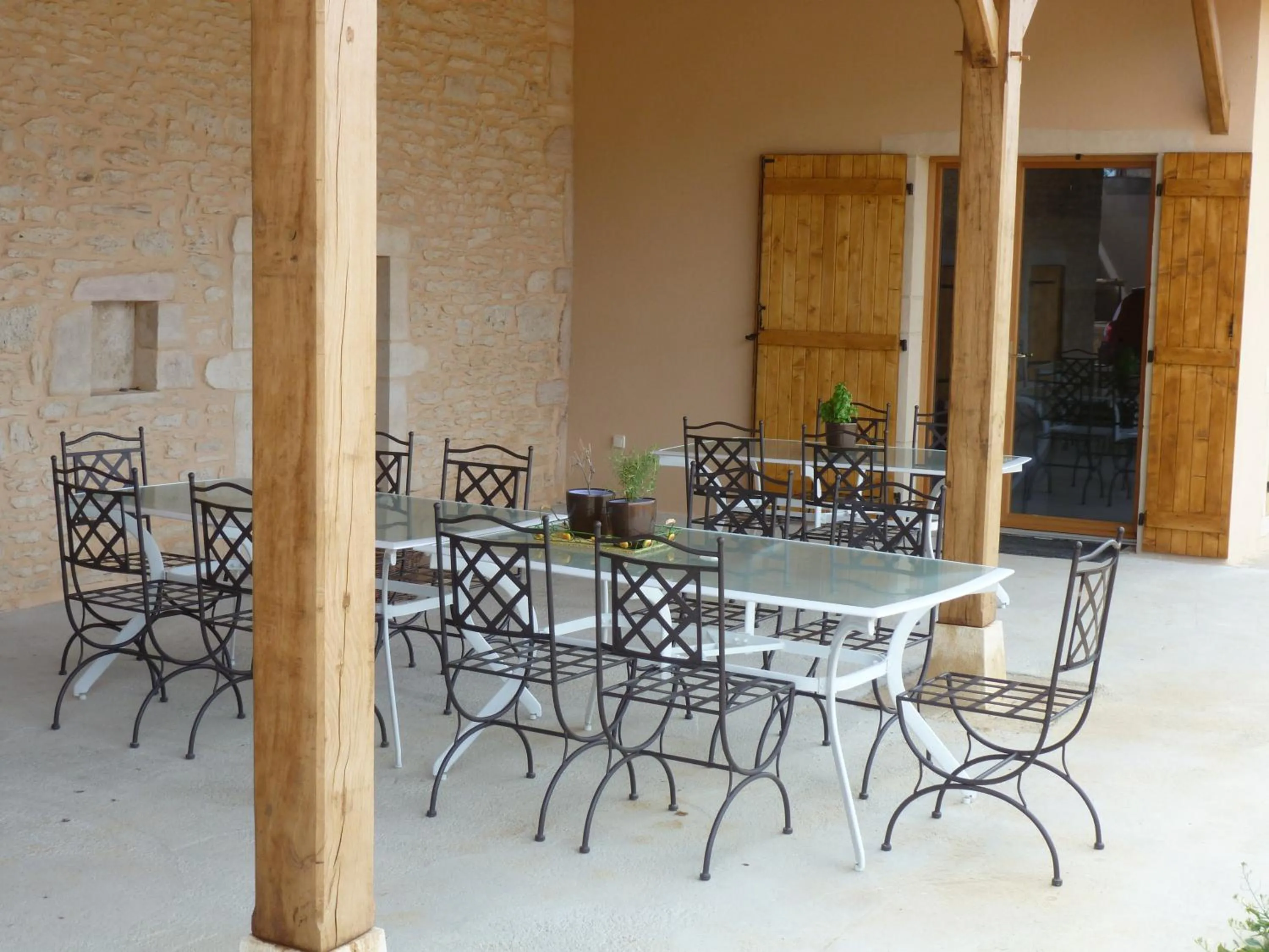 Patio in Domaine Joseph LAFARGE Wine Resort B&B