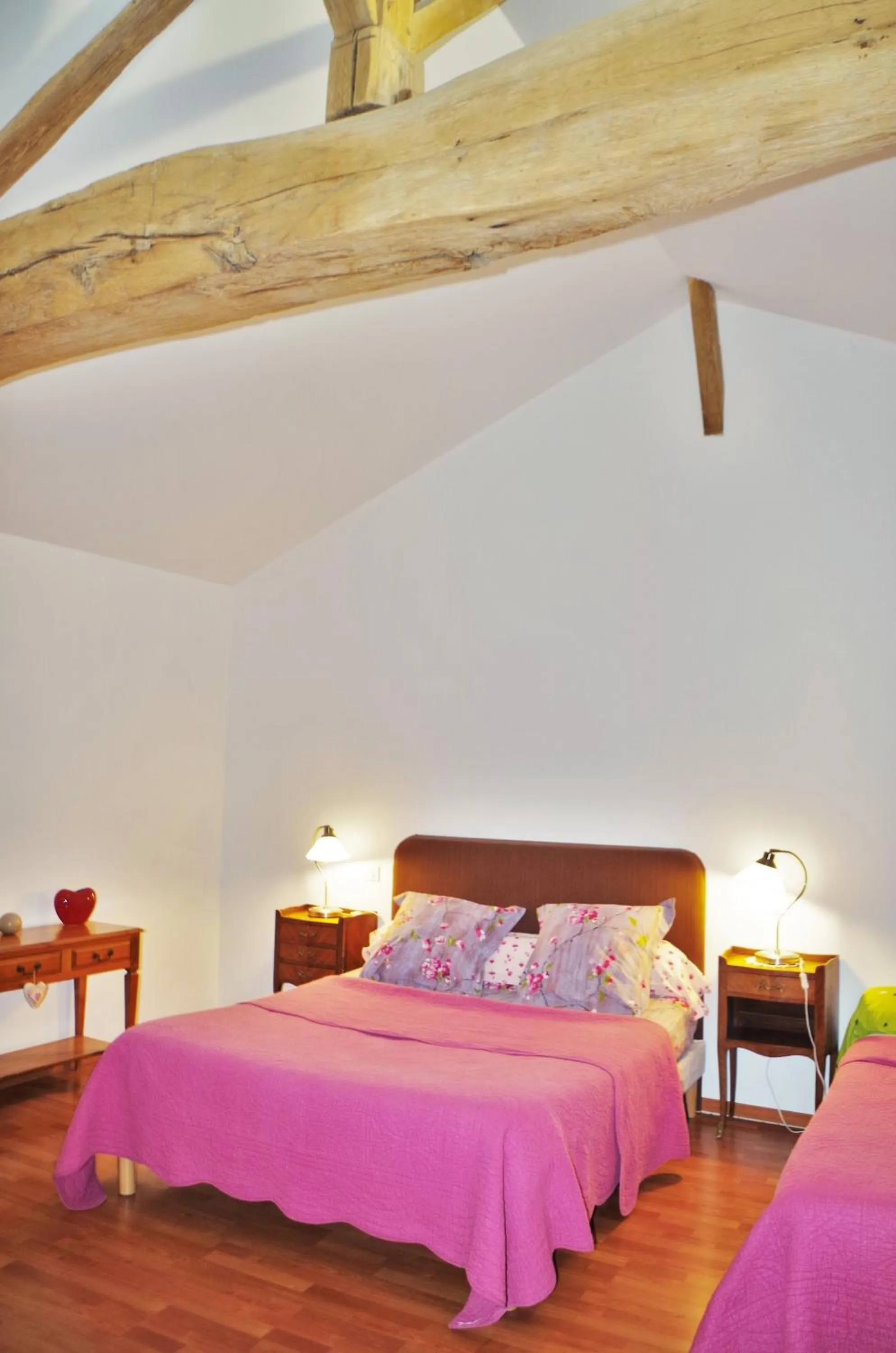 Bed in Domaine Joseph LAFARGE Wine Resort B&B