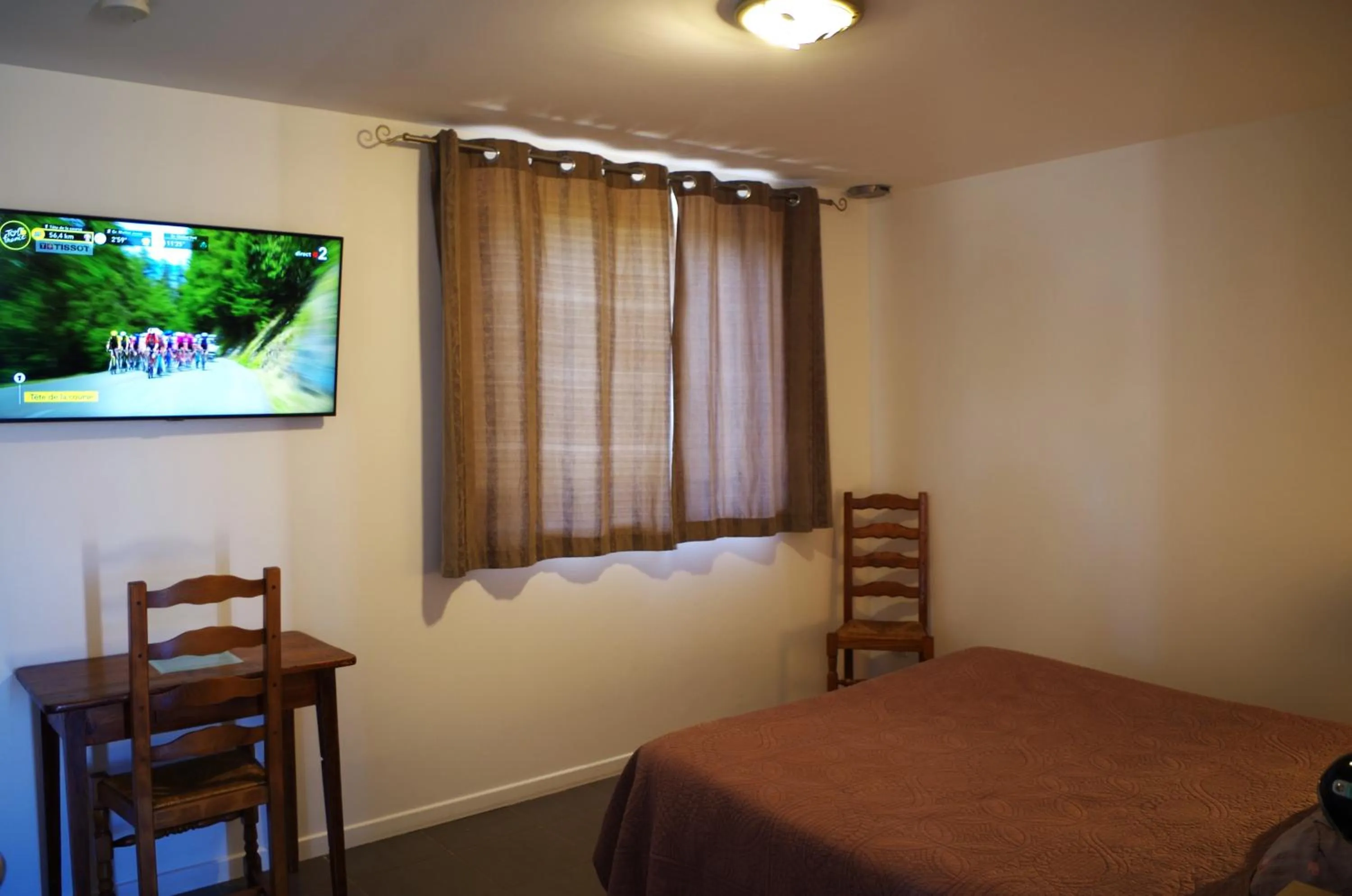 Bed in Domaine Joseph LAFARGE Wine Resort B&B