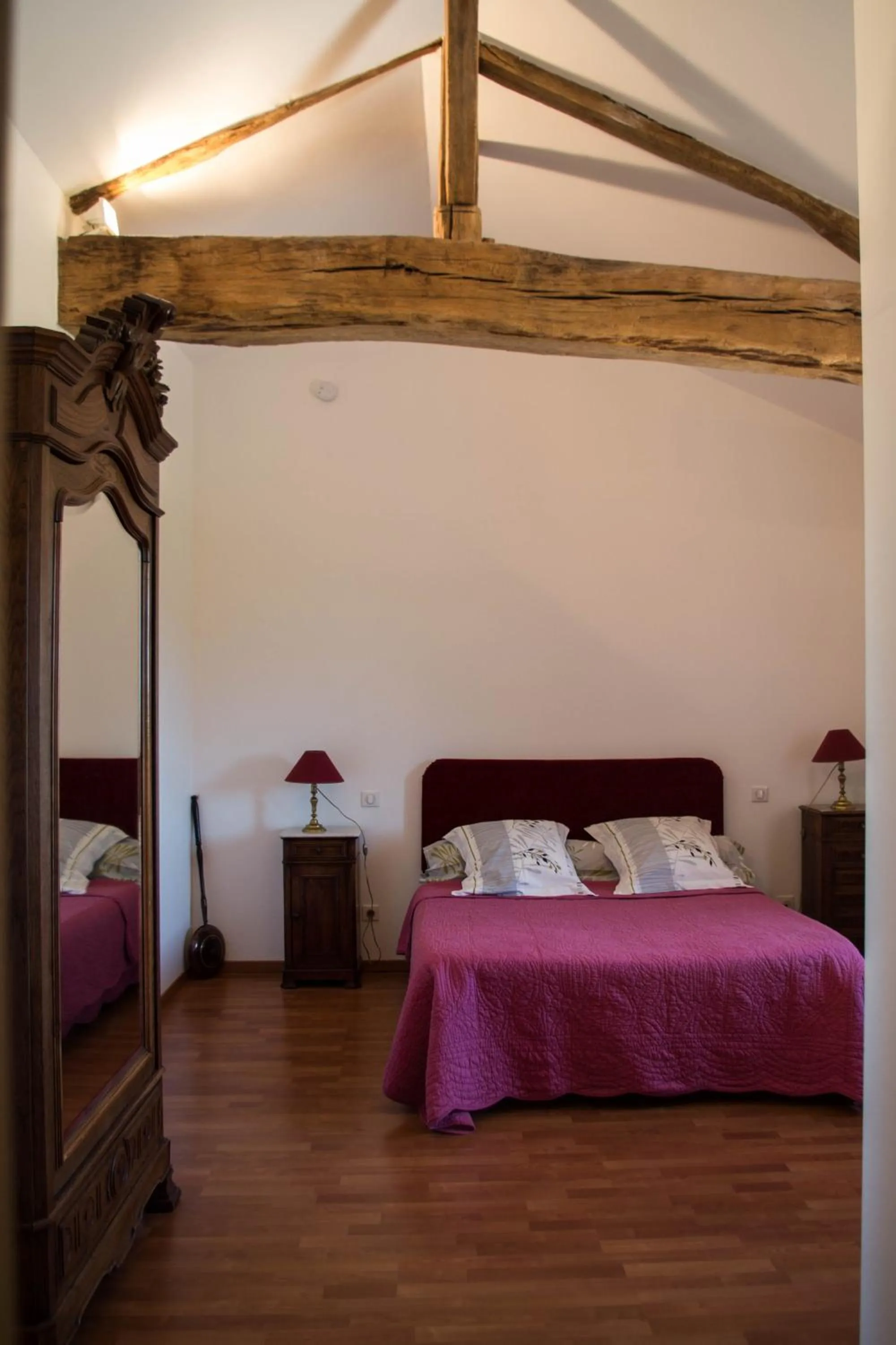 Bed in Domaine Joseph LAFARGE Wine Resort B&B