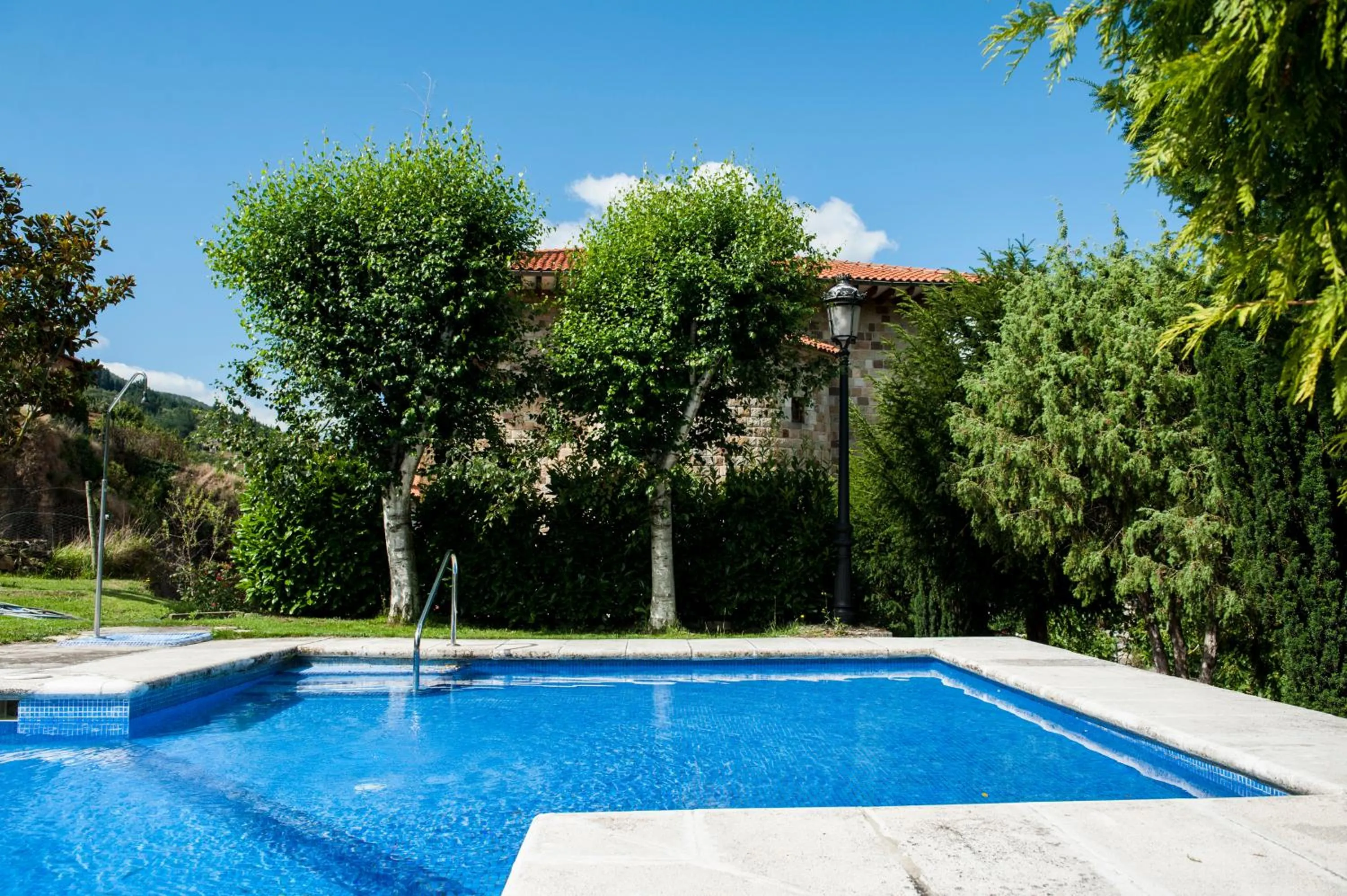 Swimming pool in Hotel Infantado