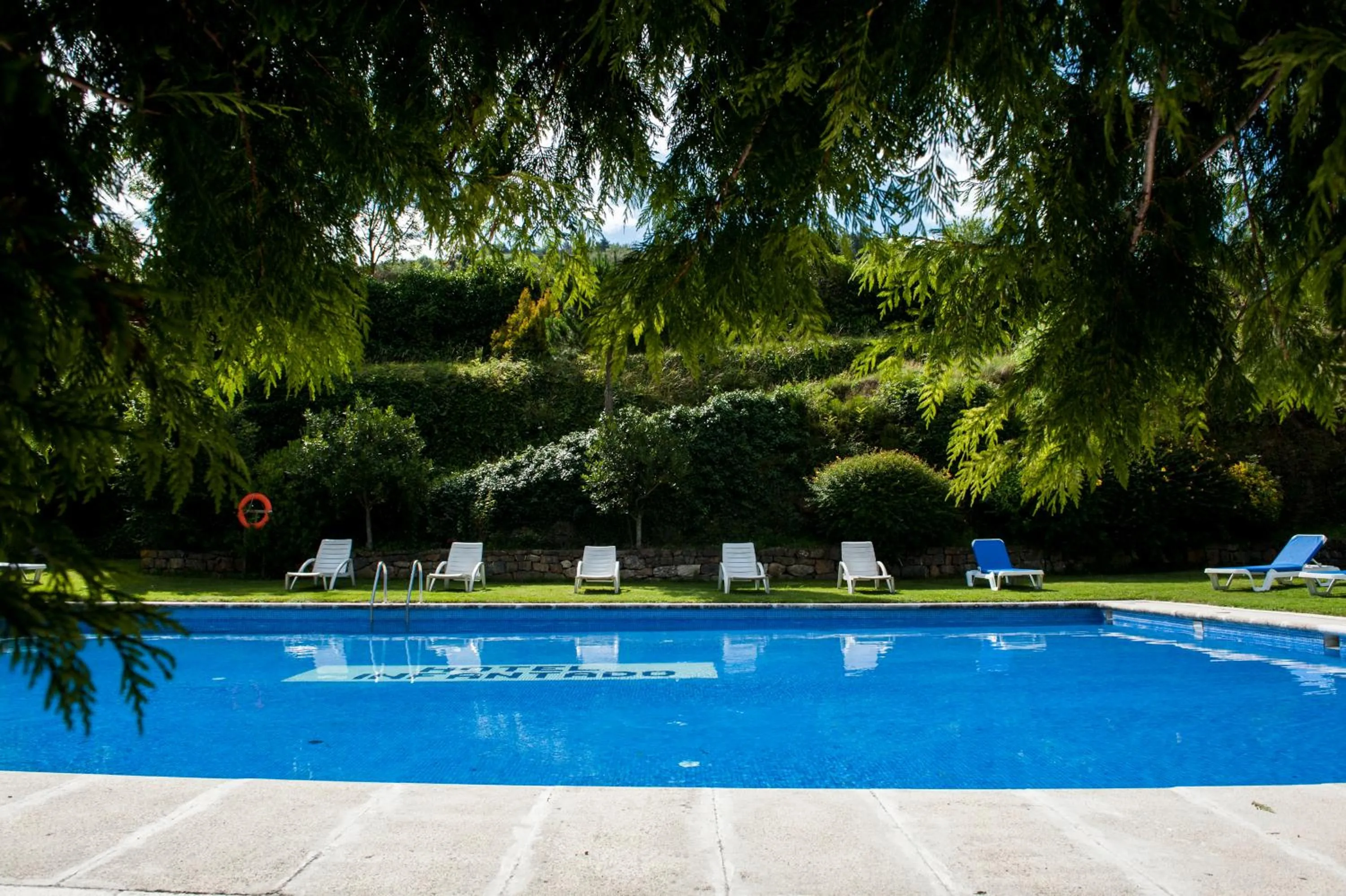 Swimming pool in Hotel Infantado