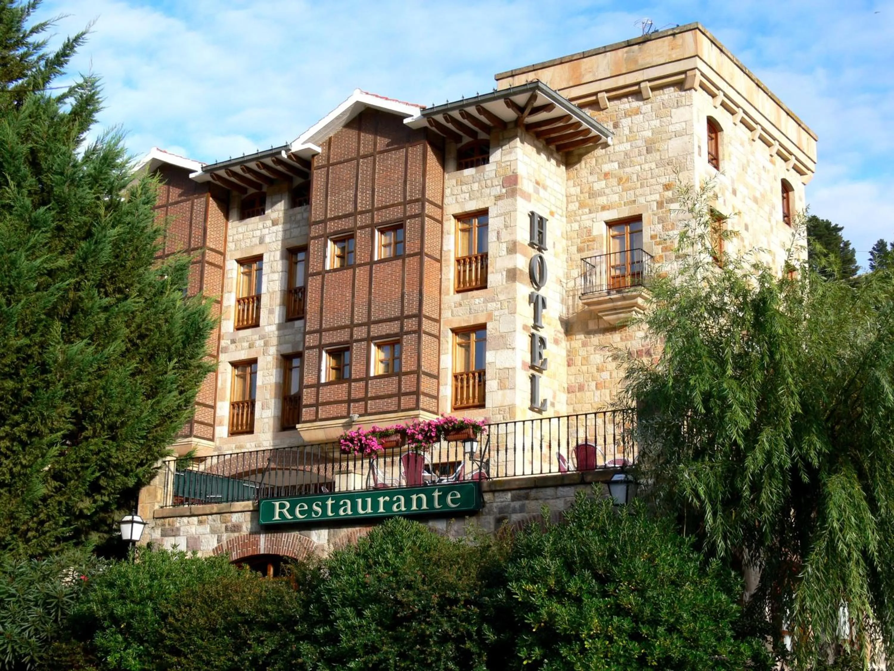 Facade/entrance in Hotel Infantado