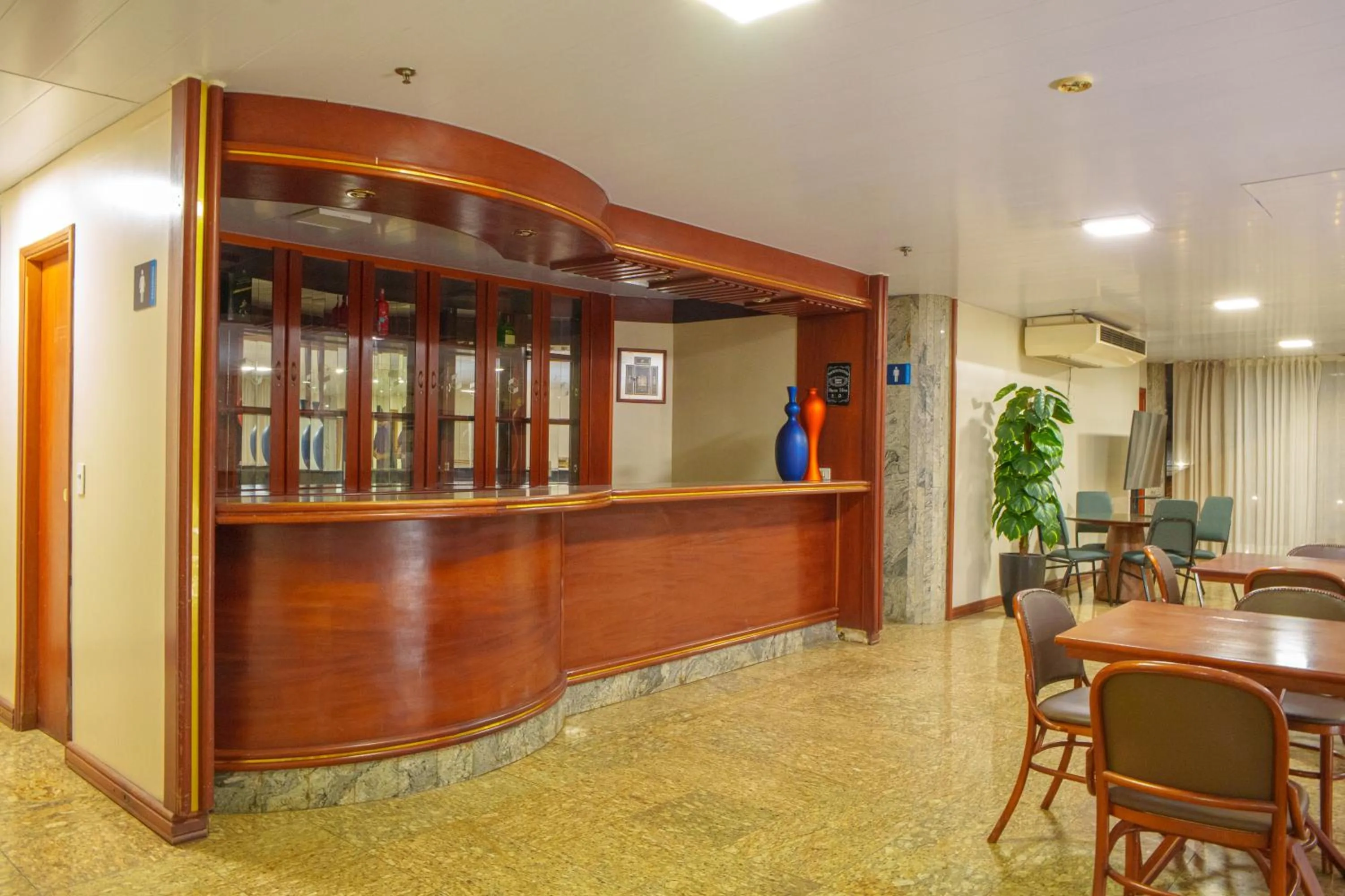 Lounge or bar in Hotel Dan Inn Ribeirão Preto By Nacional Inn