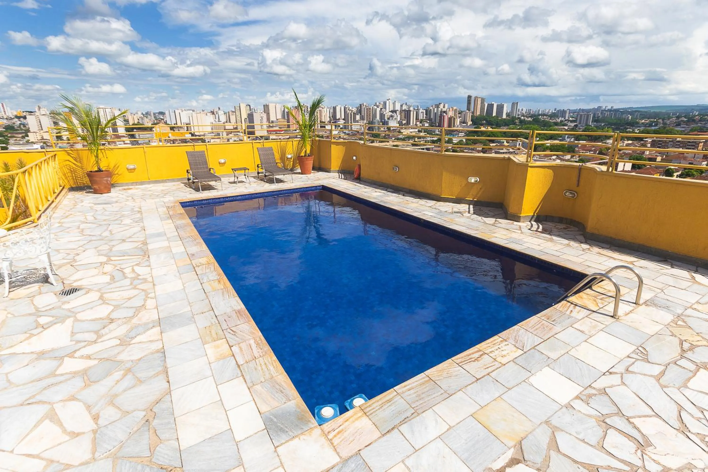 Pool view in Hotel Dan Inn Ribeirão Preto By Nacional Inn