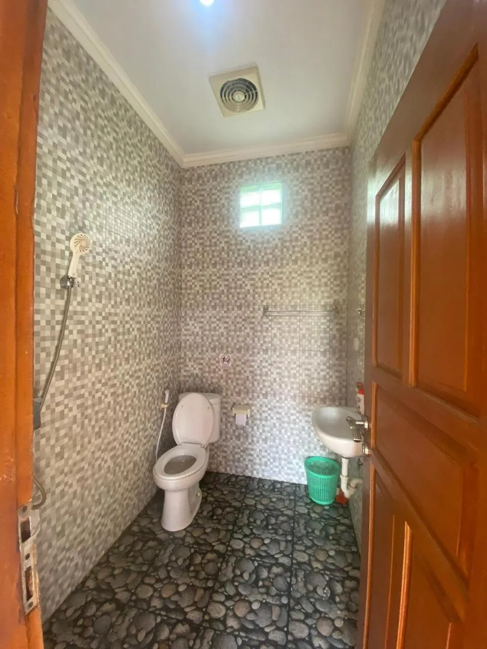 Shower in Rumah Ary Homestay & Spa