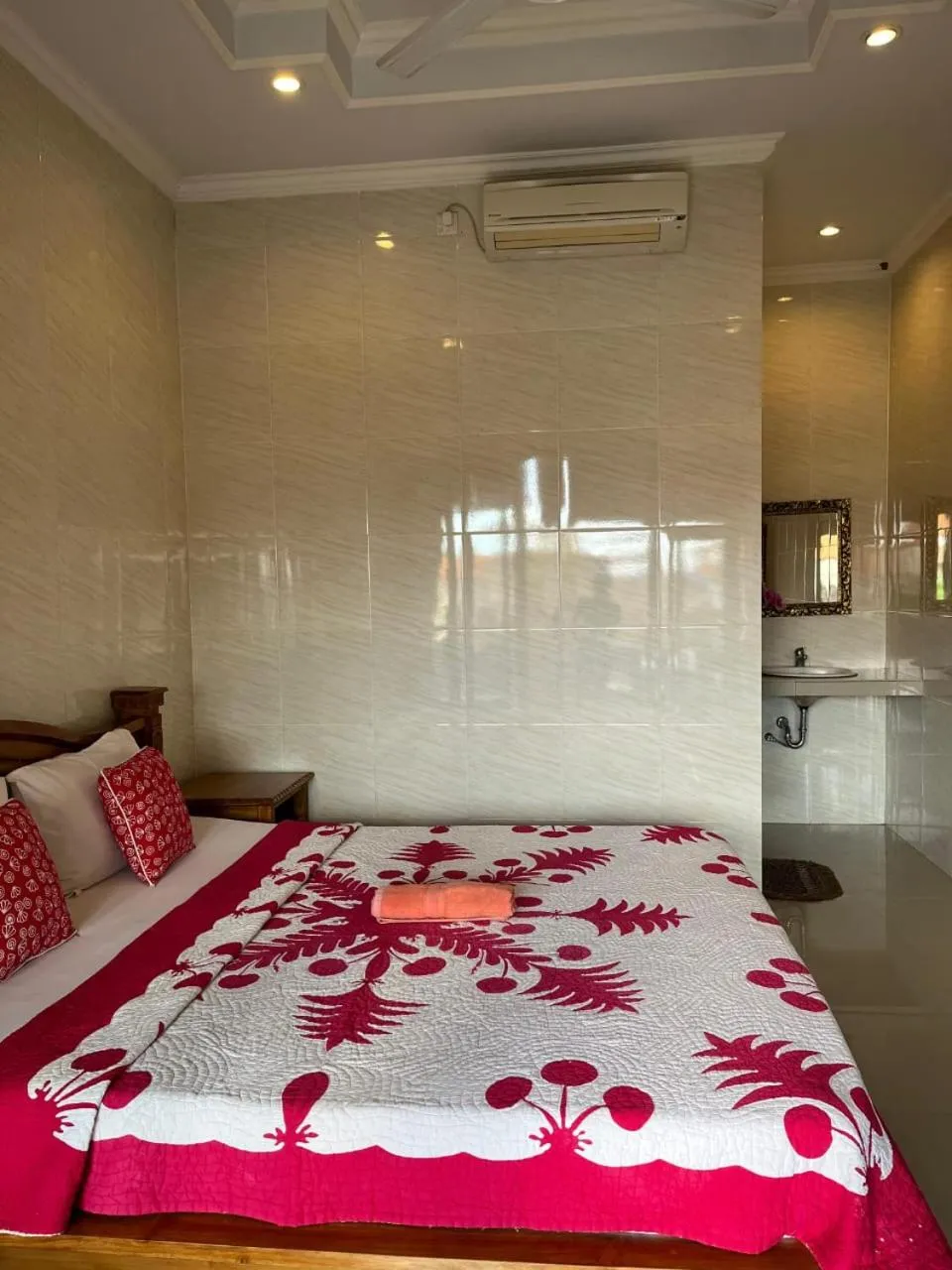 Photo of the whole room, Bed in Rumah Ary Homestay & Spa