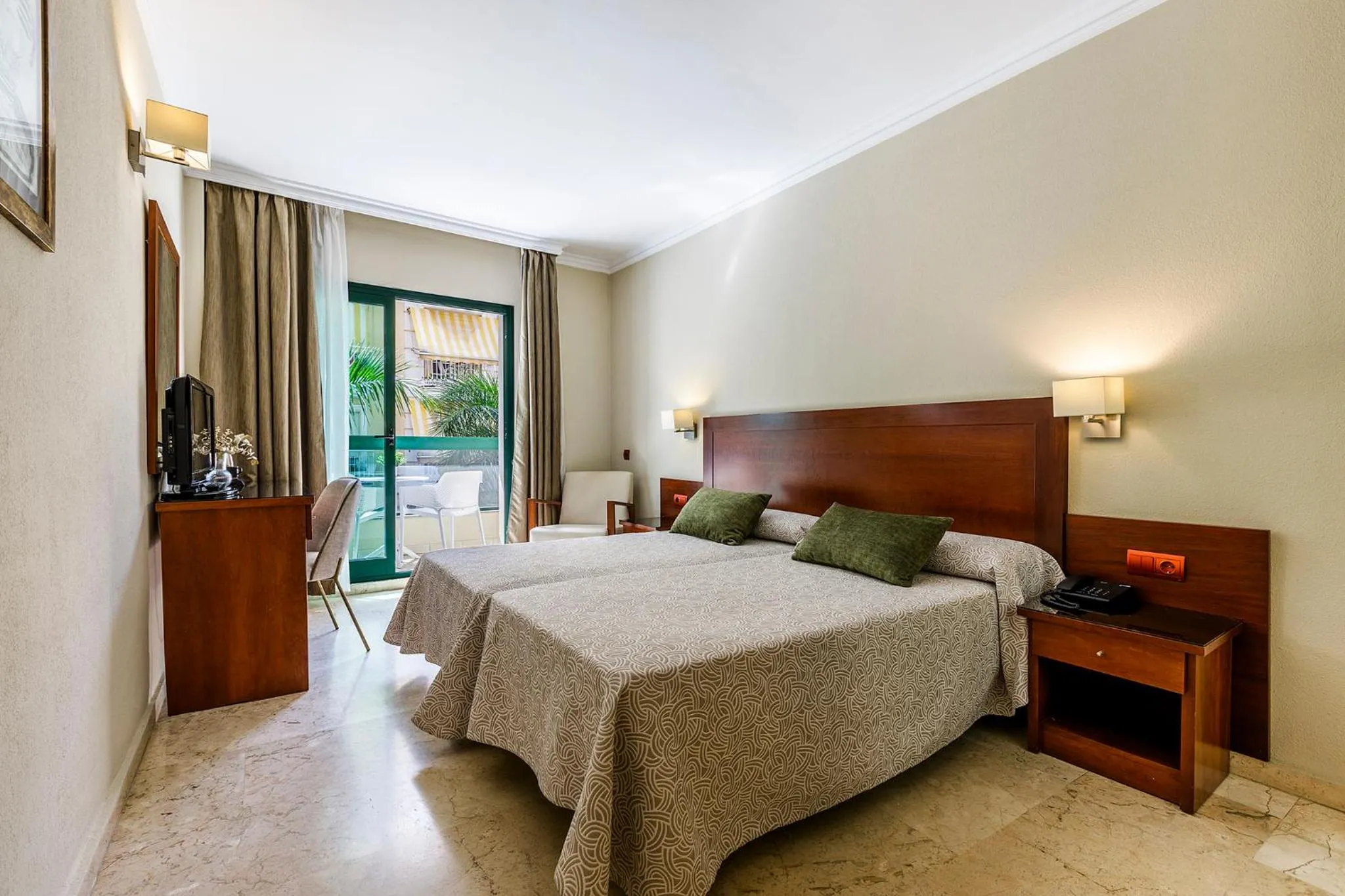 Bed in Hotel Torremar - Mares