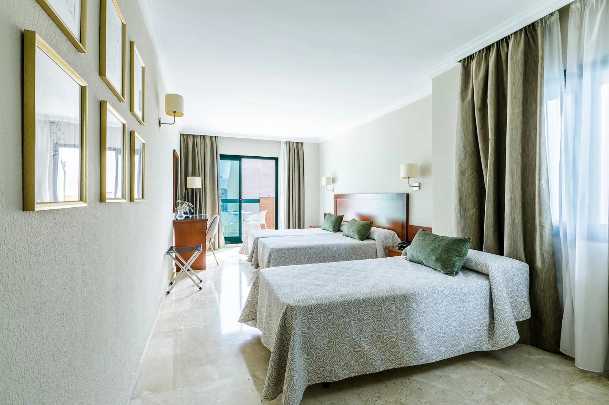 Bed in Hotel Torremar - Mares