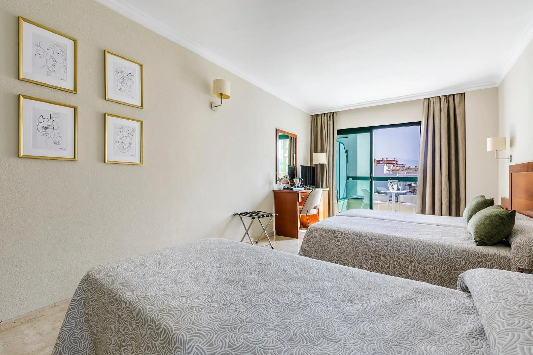 Bed in Hotel Torremar - Mares