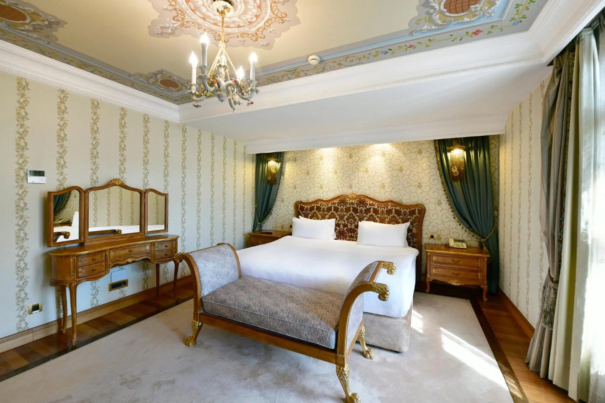 Photo of the whole room, Bed in Crowne Plaza Istanbul - Old City by IHG