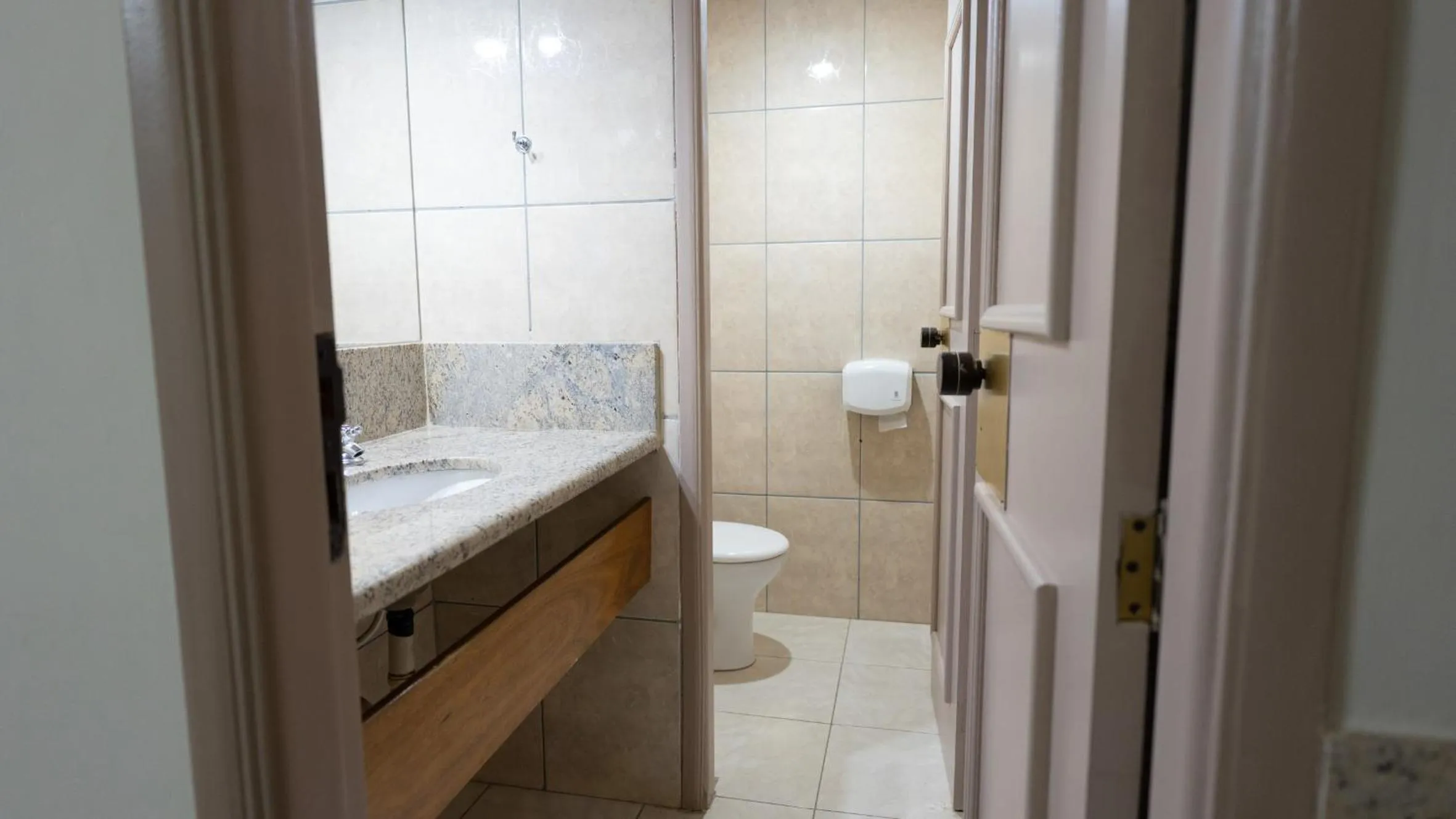 Bathroom in Hotel Dan Inn Franca & Convenções By Nacional Inn