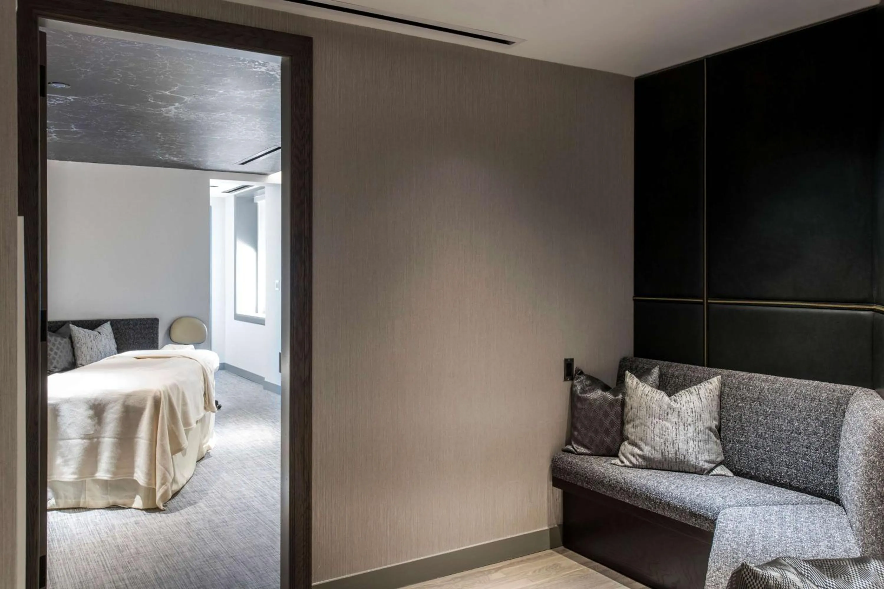 Spa and wellness centre/facilities, Bed in LondonHouse Chicago, Curio Collection by Hilton