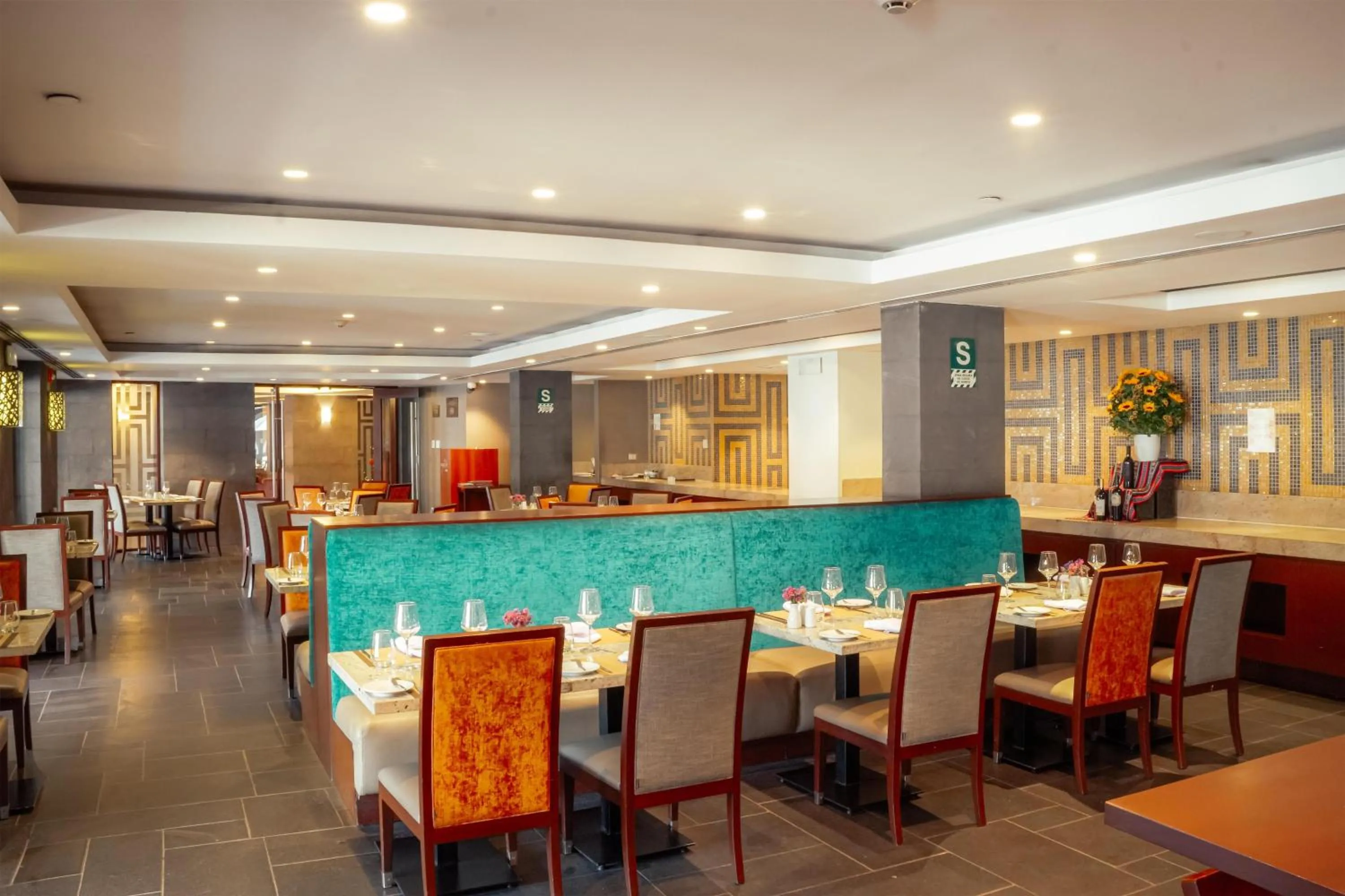 Restaurant/places to eat in Hilton Garden Inn Cusco