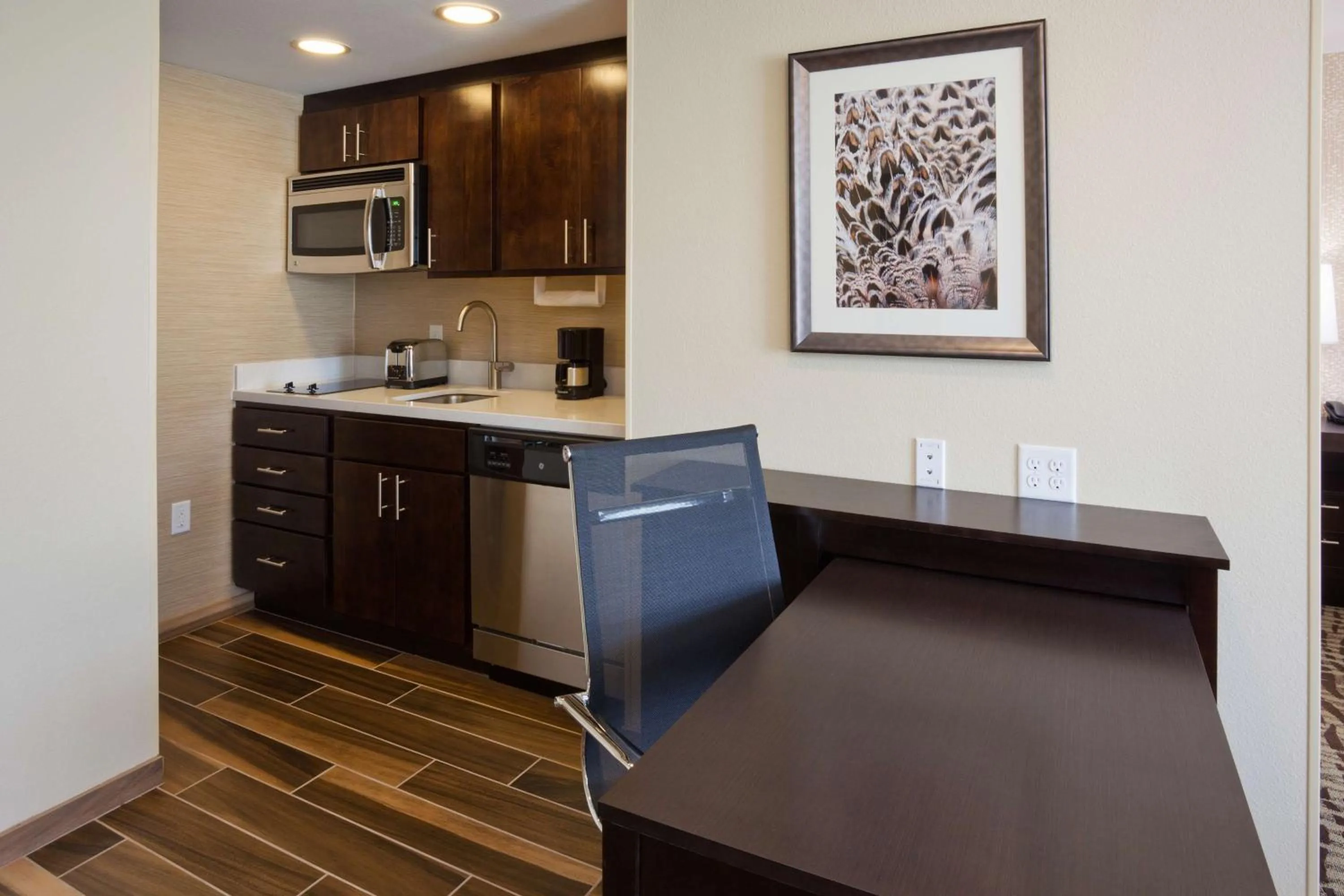 Kitchen or kitchenette in Homewood Suites Davenport