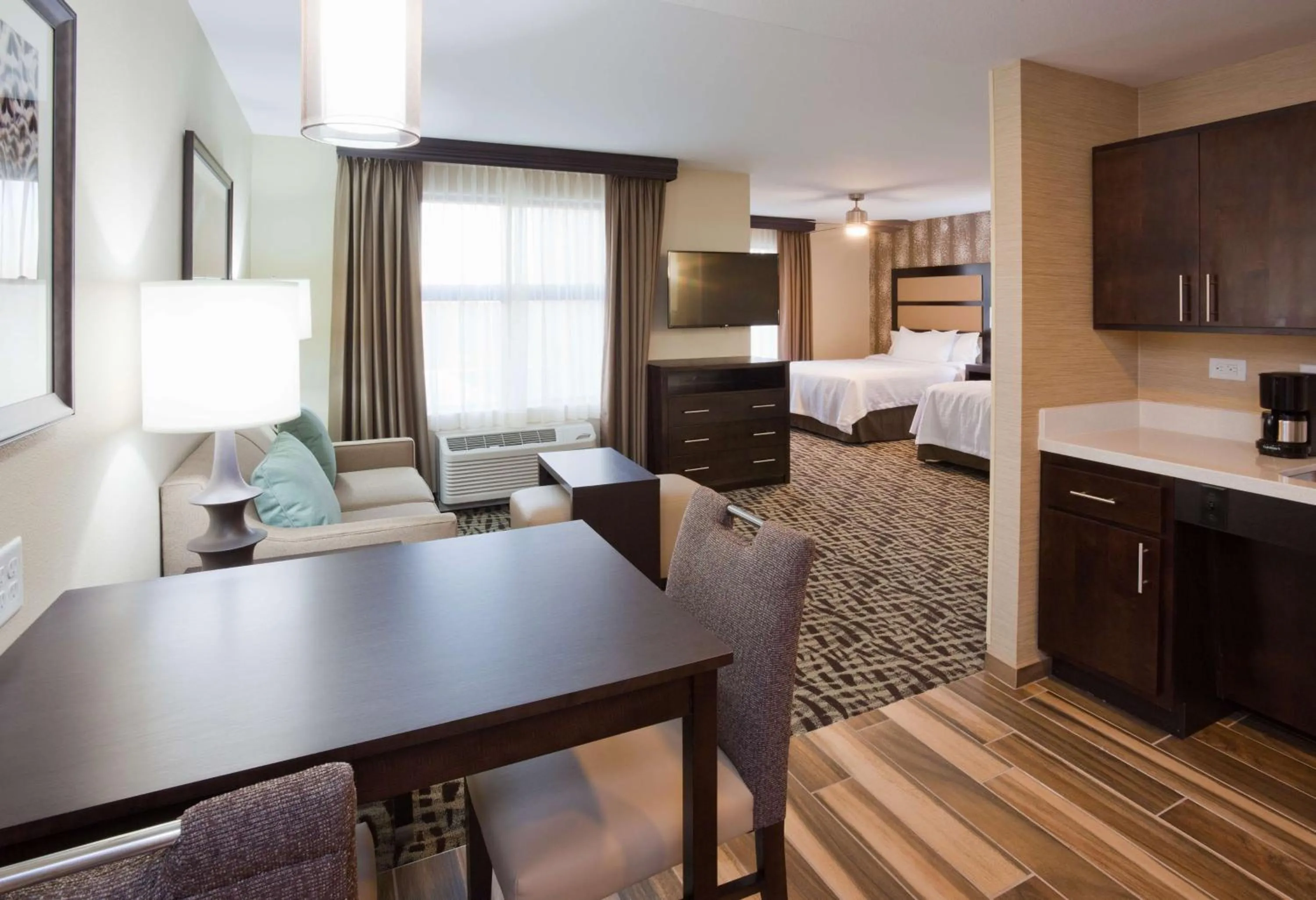 Bedroom, Bed in Homewood Suites Davenport