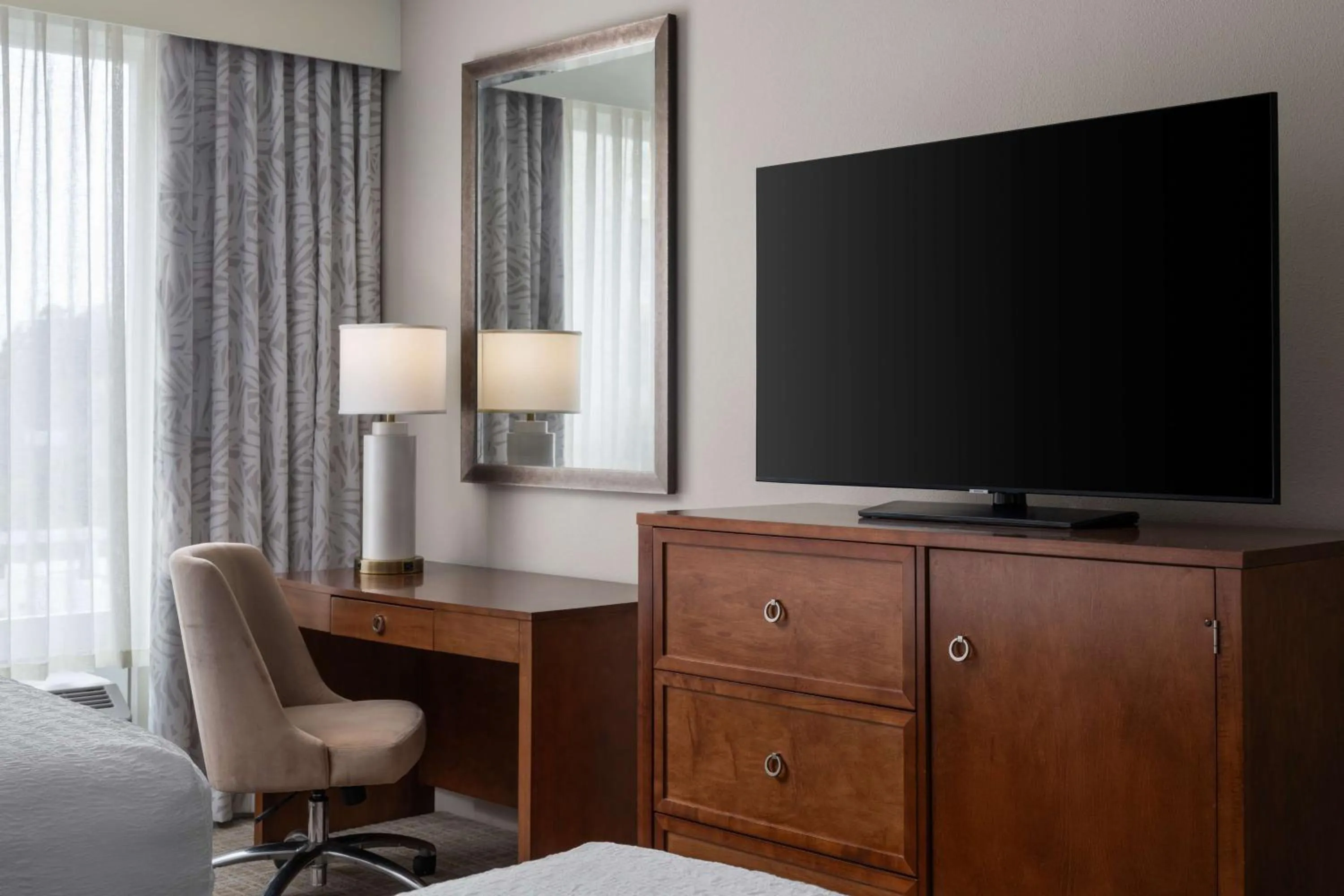 Bedroom in Hampton Inn & Suites Orlando/Downtown South - Medical Center