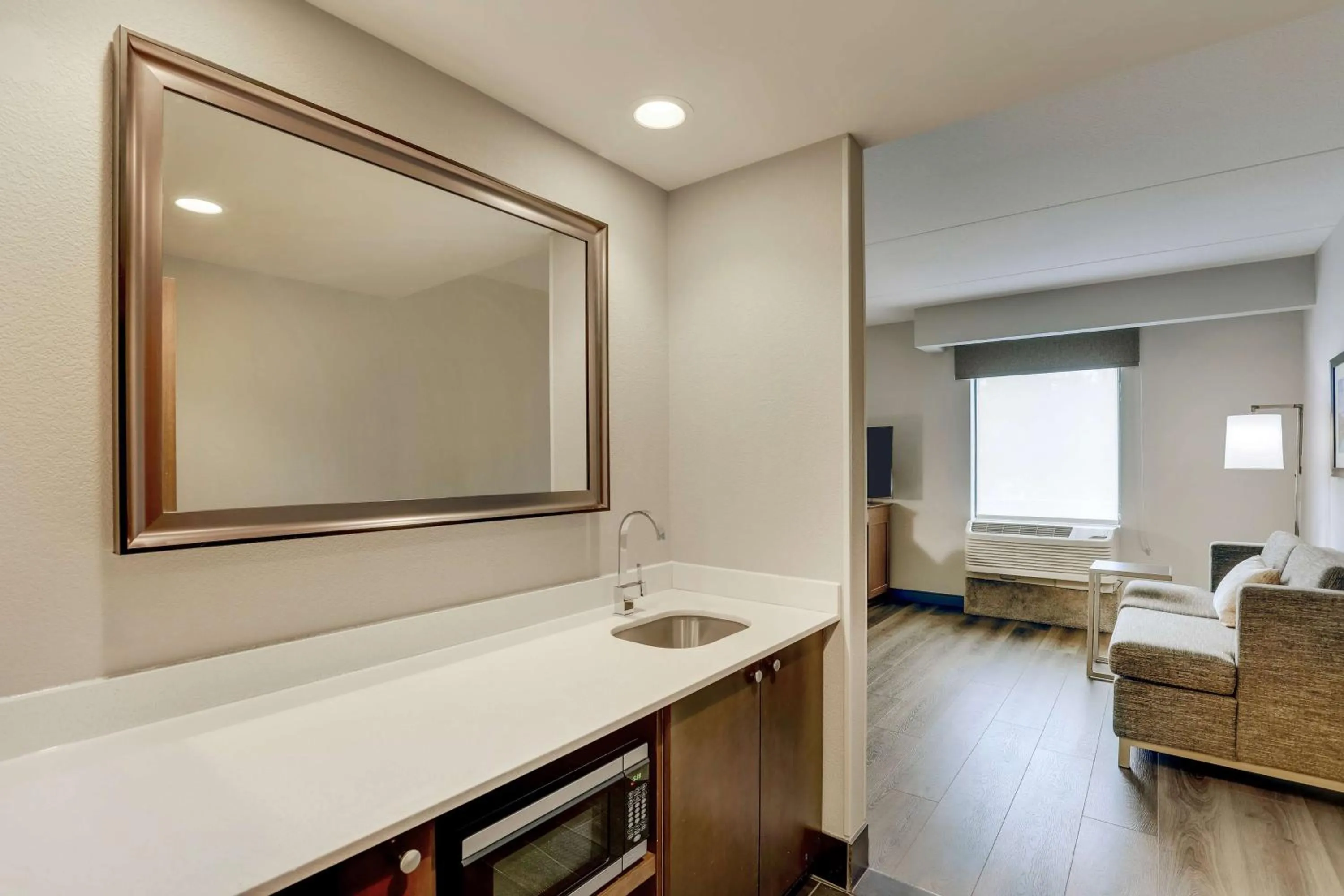 Photo of the whole room in Hampton Inn and Suites Rome, GA