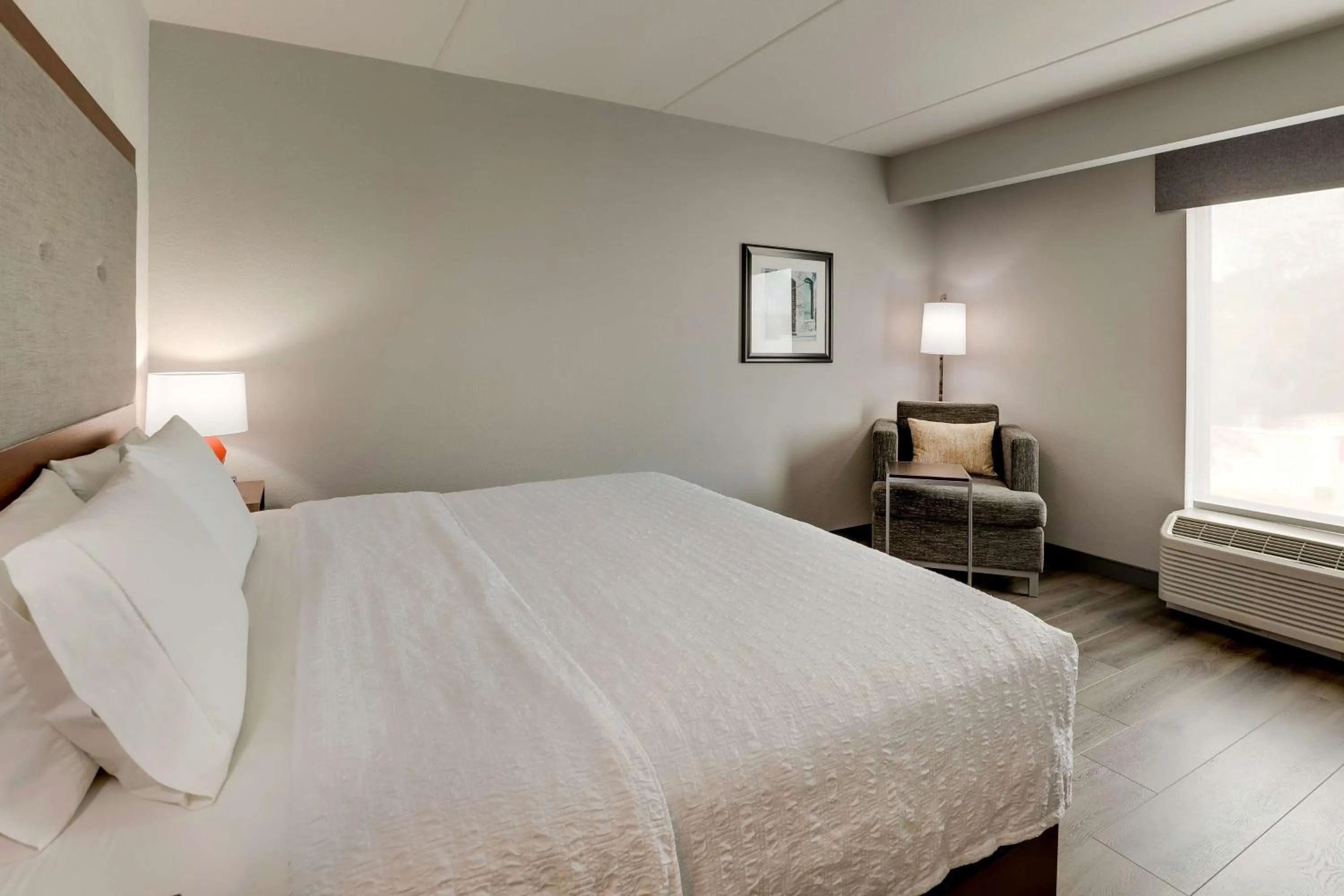 Bed in Hampton Inn and Suites Rome, GA