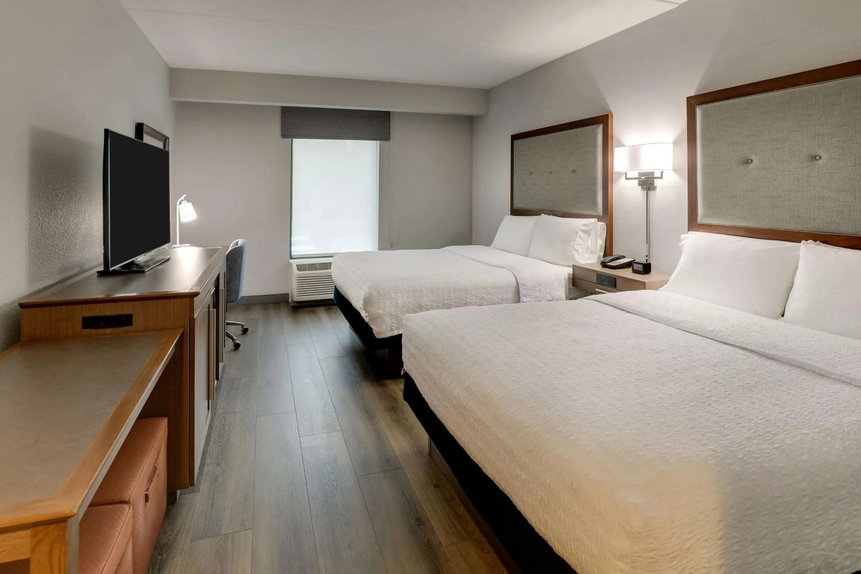 Bed in Hampton Inn and Suites Rome, GA