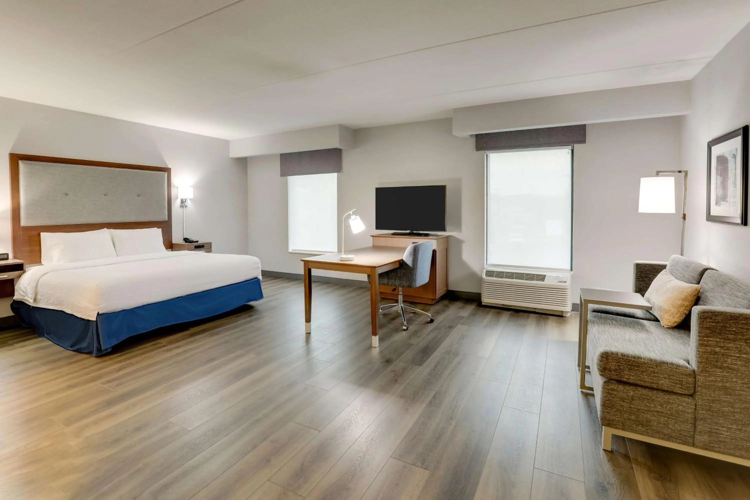 Bedroom, Bed in Hampton Inn and Suites Rome, GA