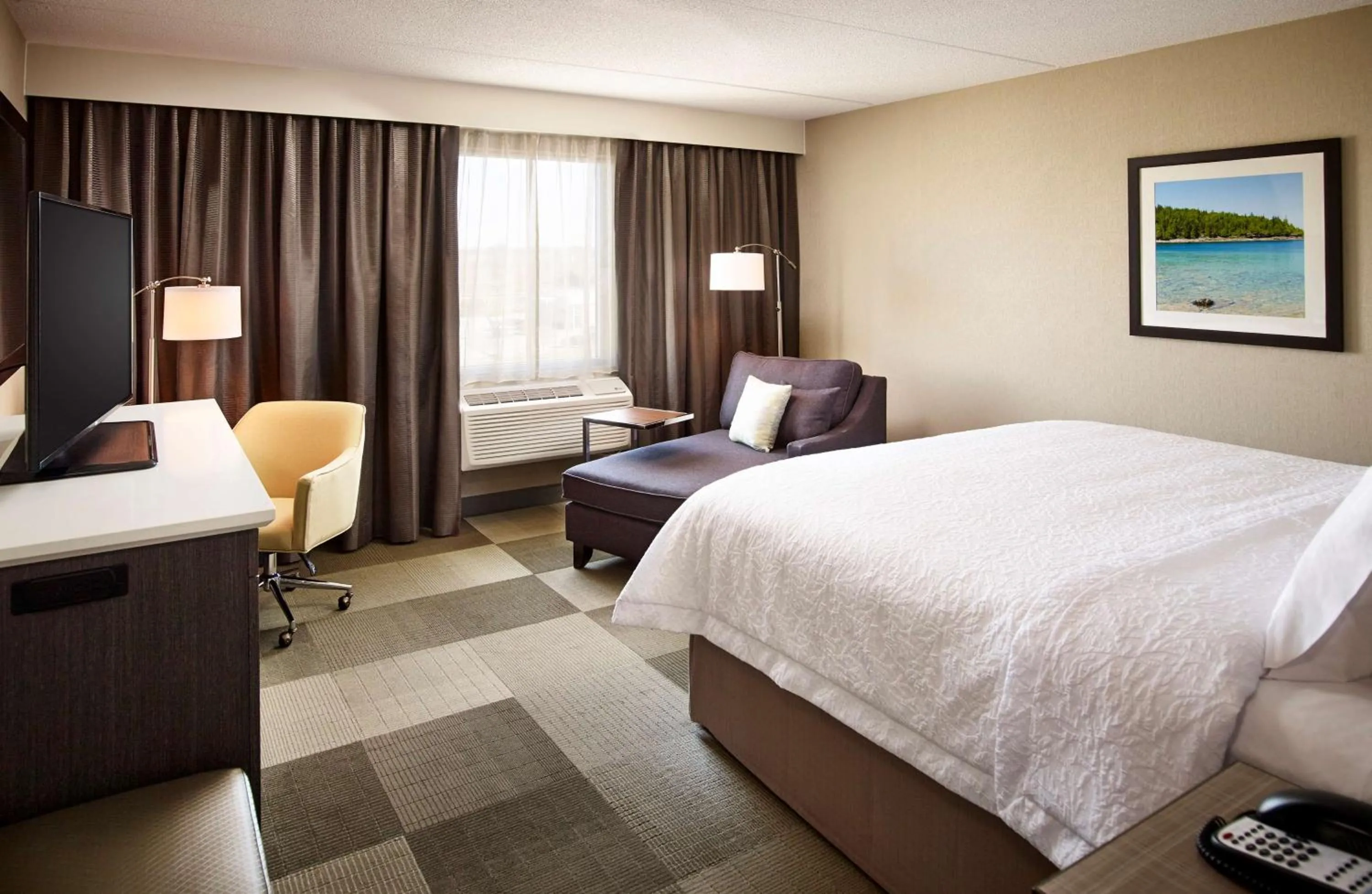 Bed in Hampton Inn by Hilton Sarnia/Point Edward