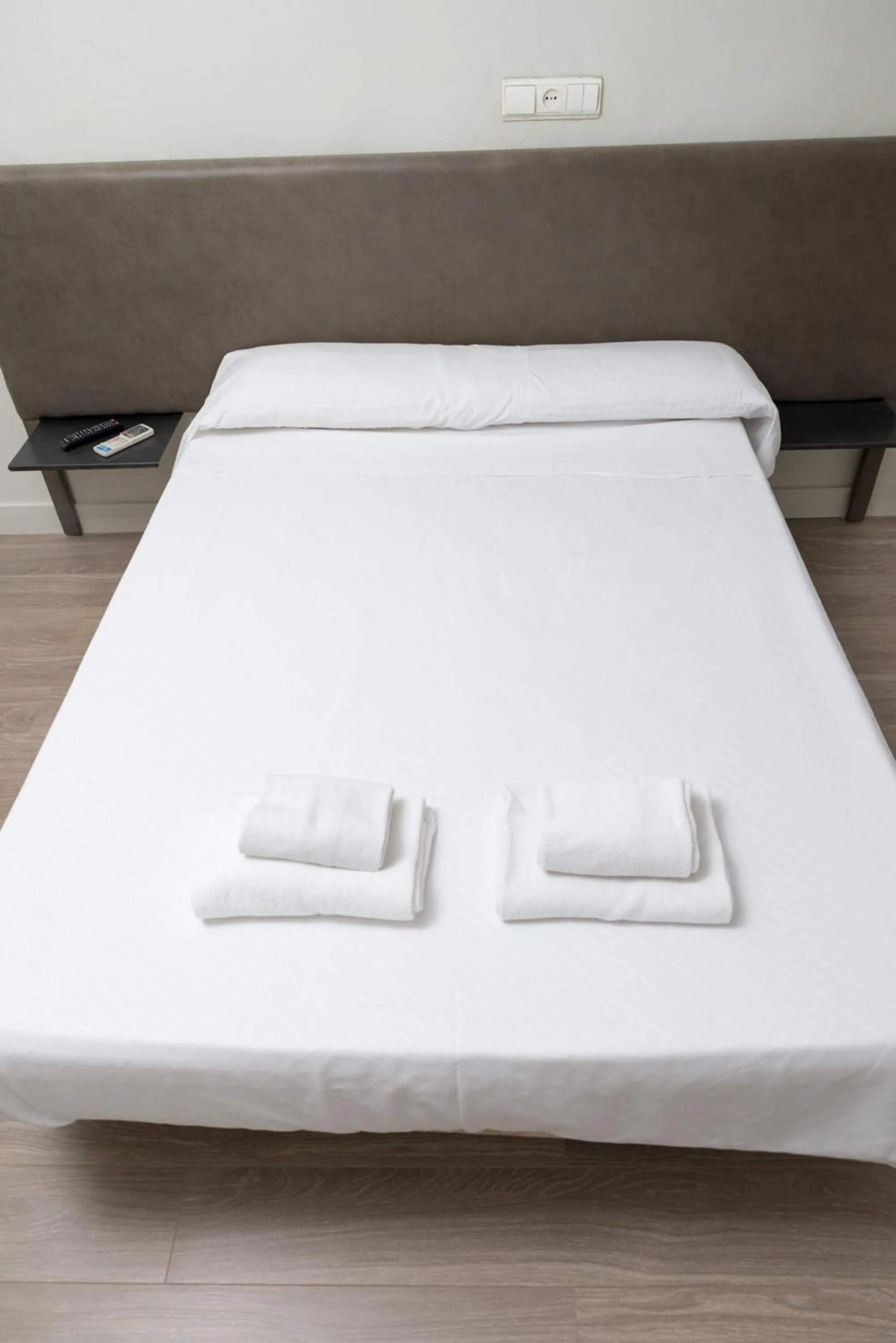 Photo of the whole room, Bed in NWT Central Station Valencia