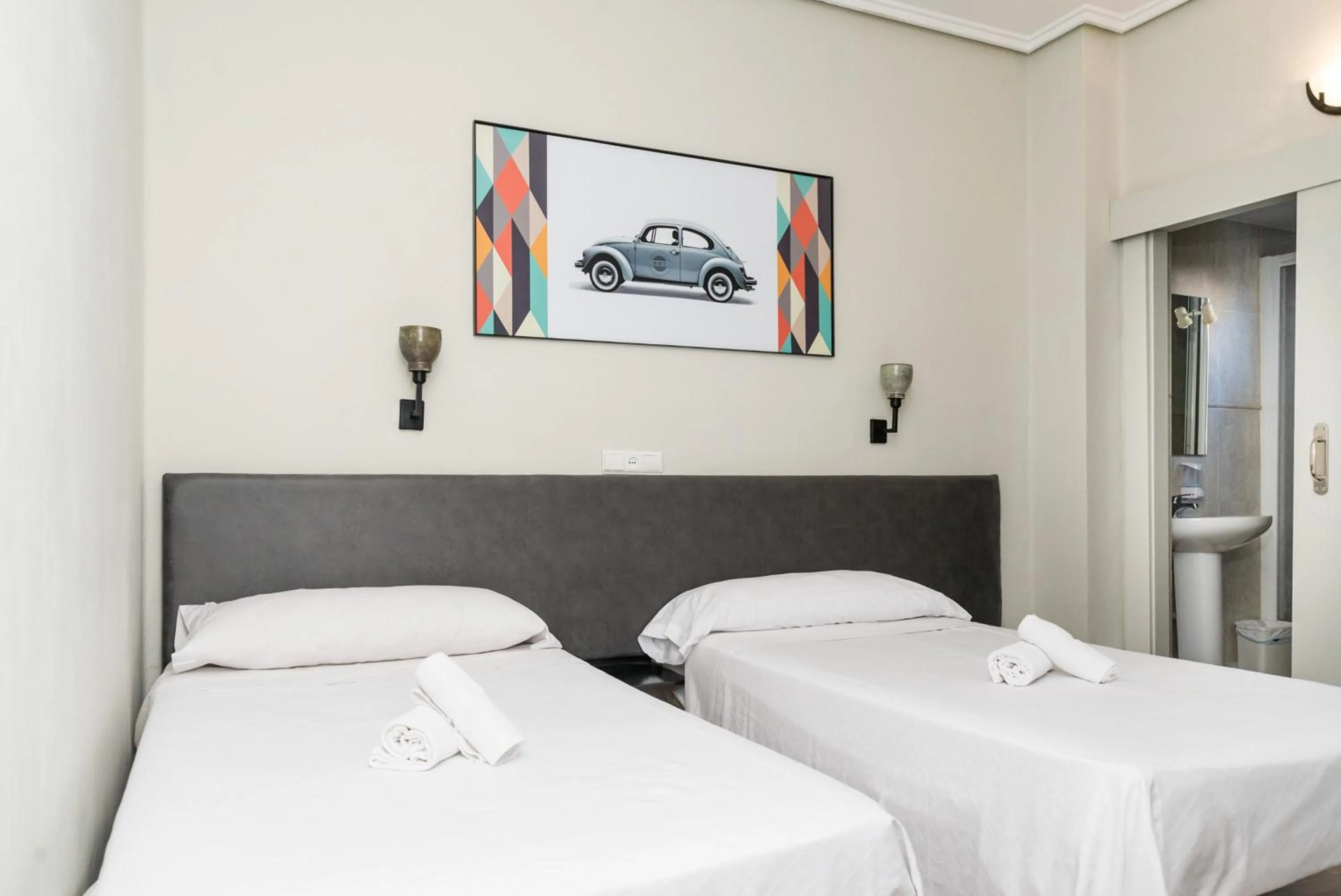 Photo of the whole room, Bed in NWT Central Station Valencia