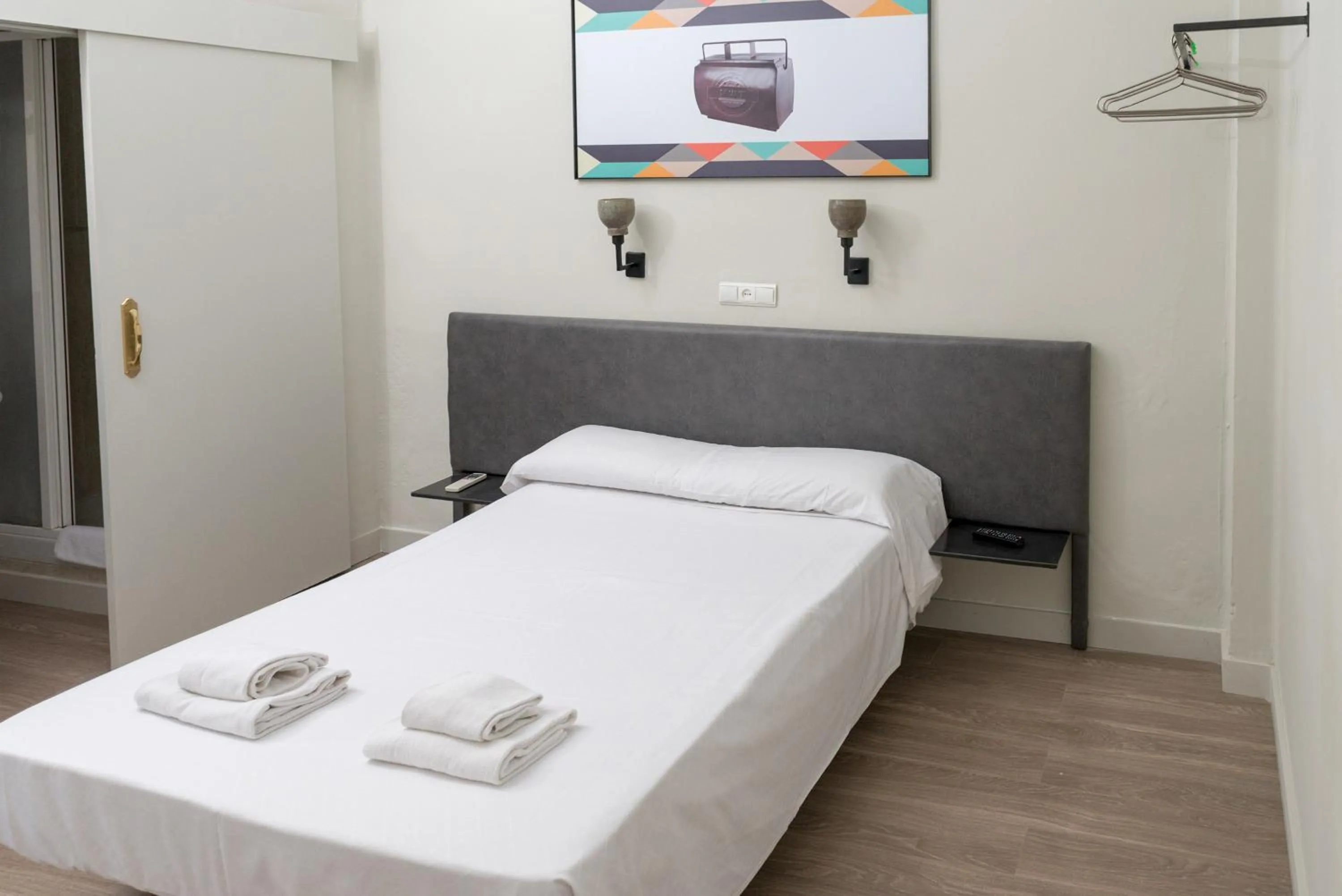 Photo of the whole room, Bed in NWT Central Station Valencia