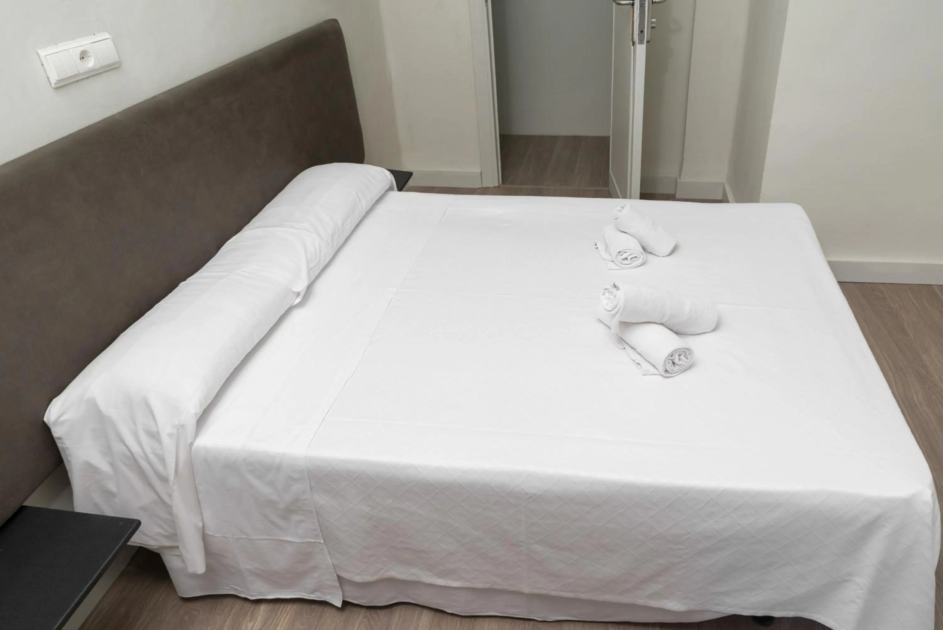 Photo of the whole room, Bed in NWT Central Station Valencia