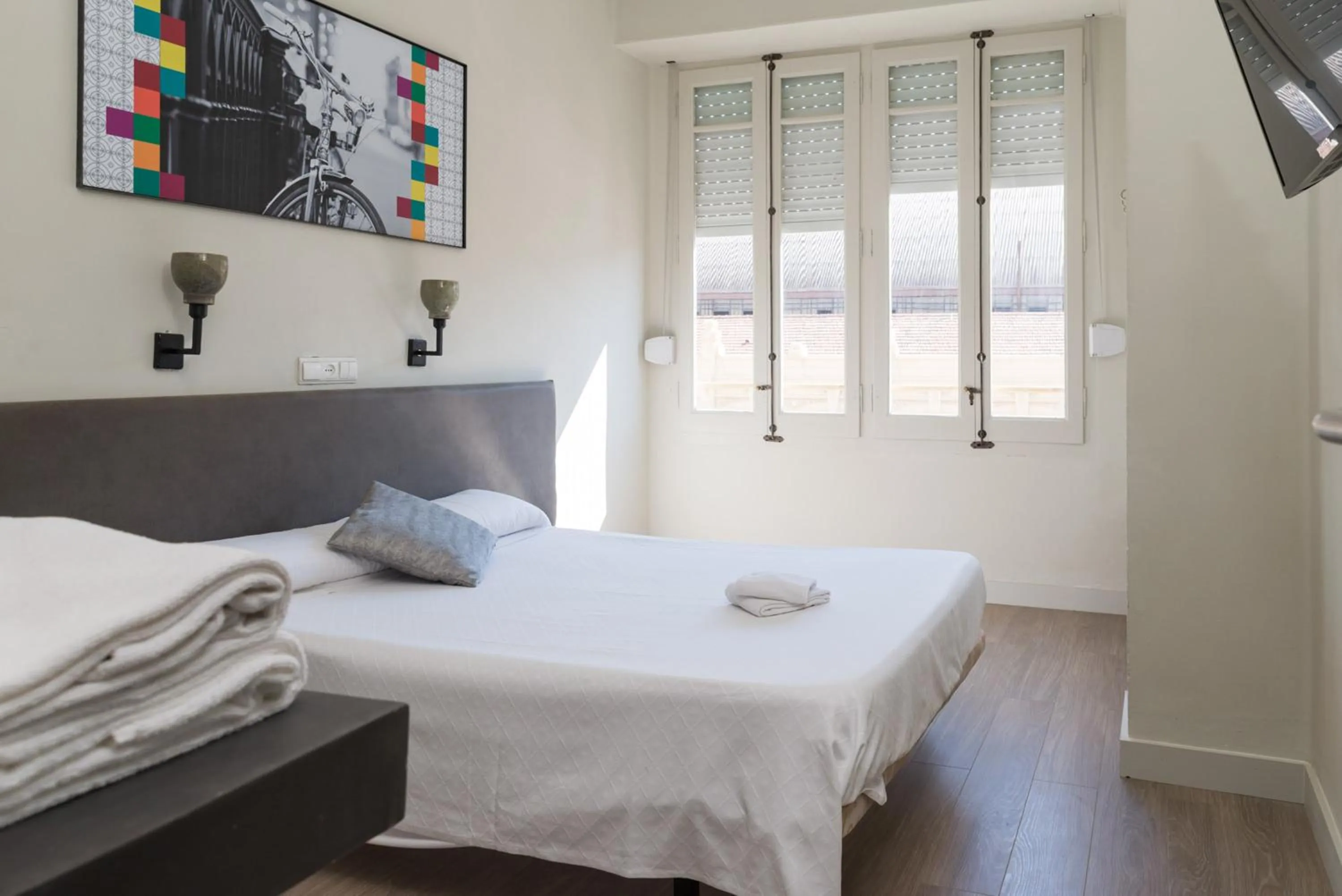 Photo of the whole room, Bed in NWT Central Station Valencia