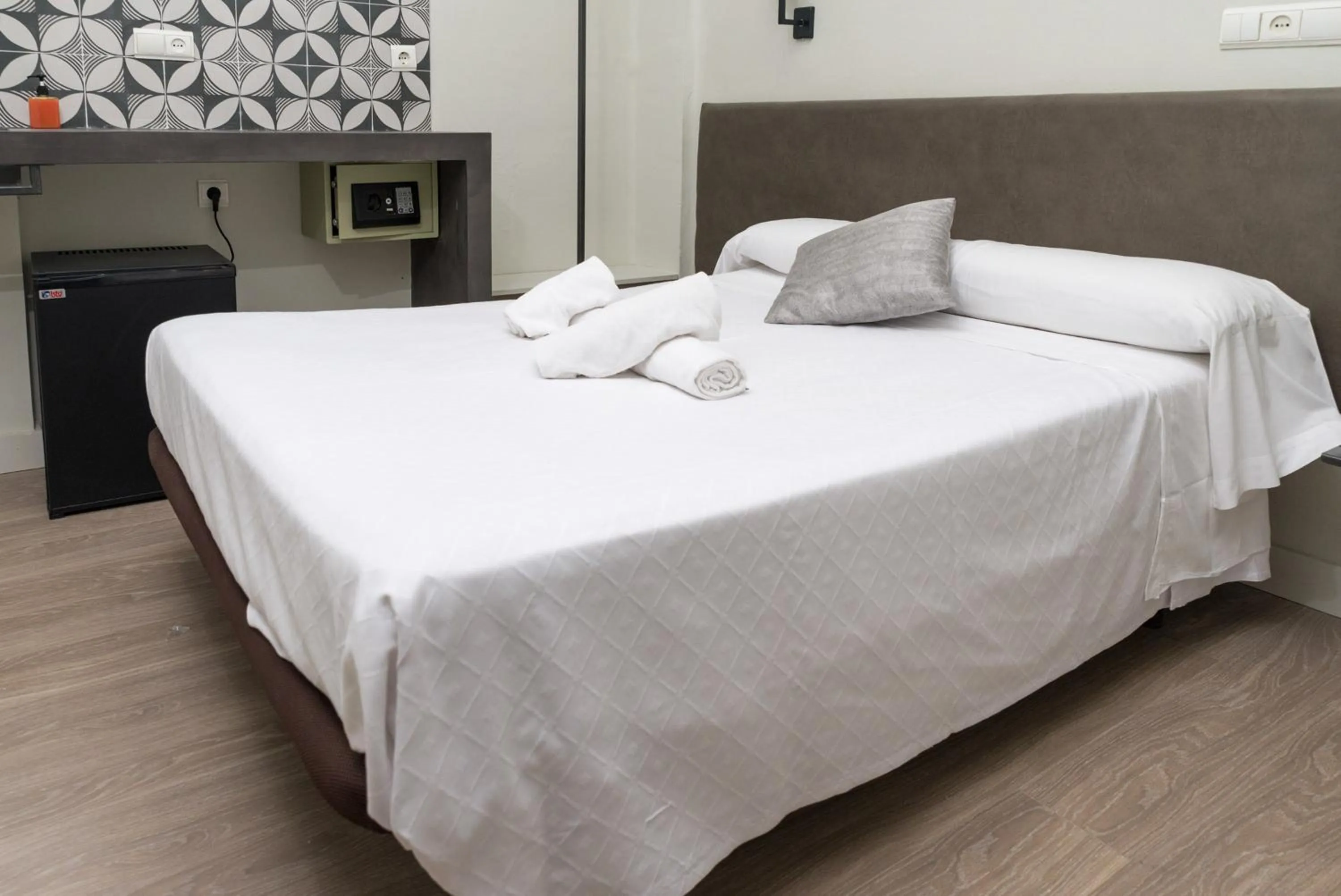 Photo of the whole room, Bed in NWT Central Station Valencia