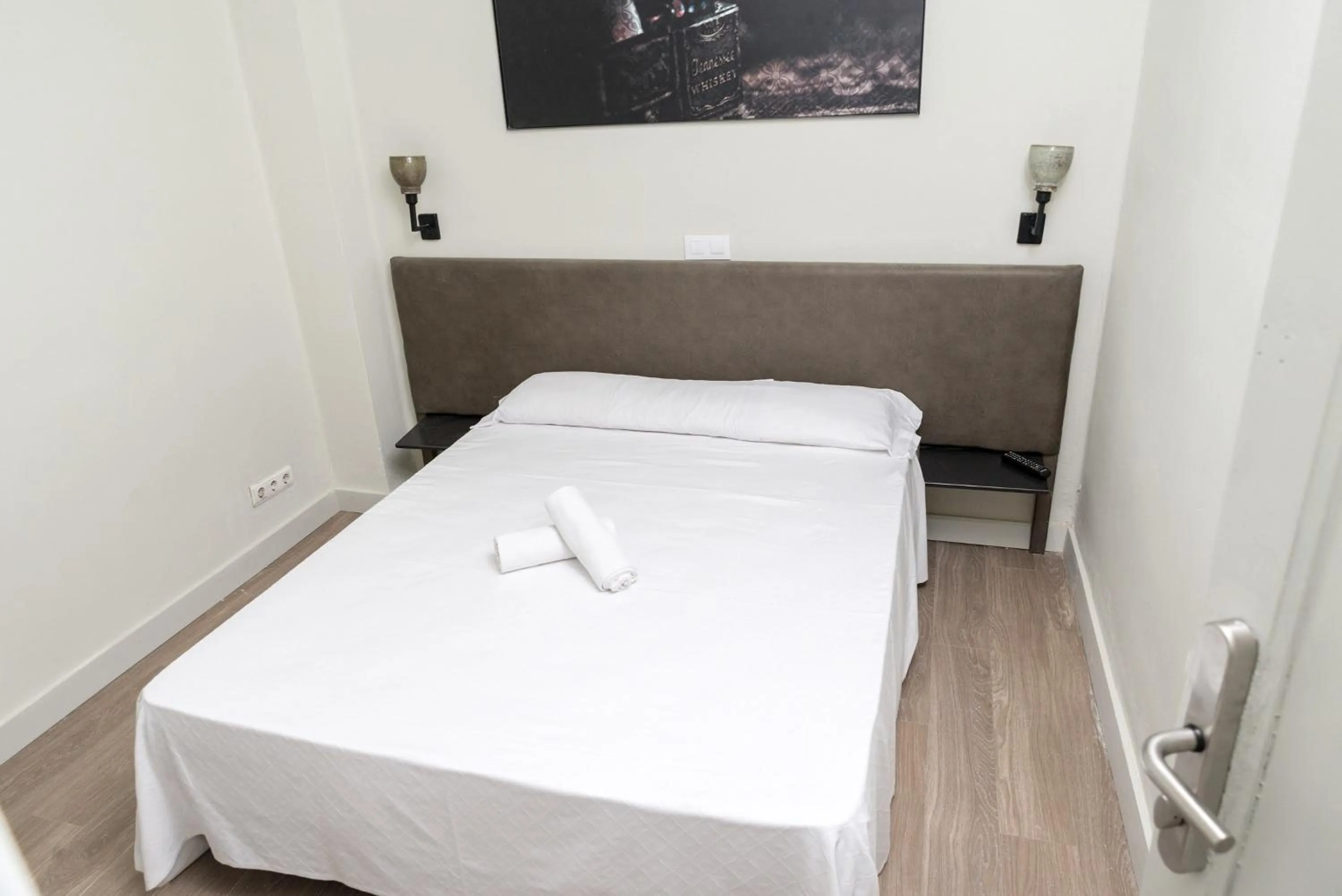 Photo of the whole room, Bed in NWT Central Station Valencia