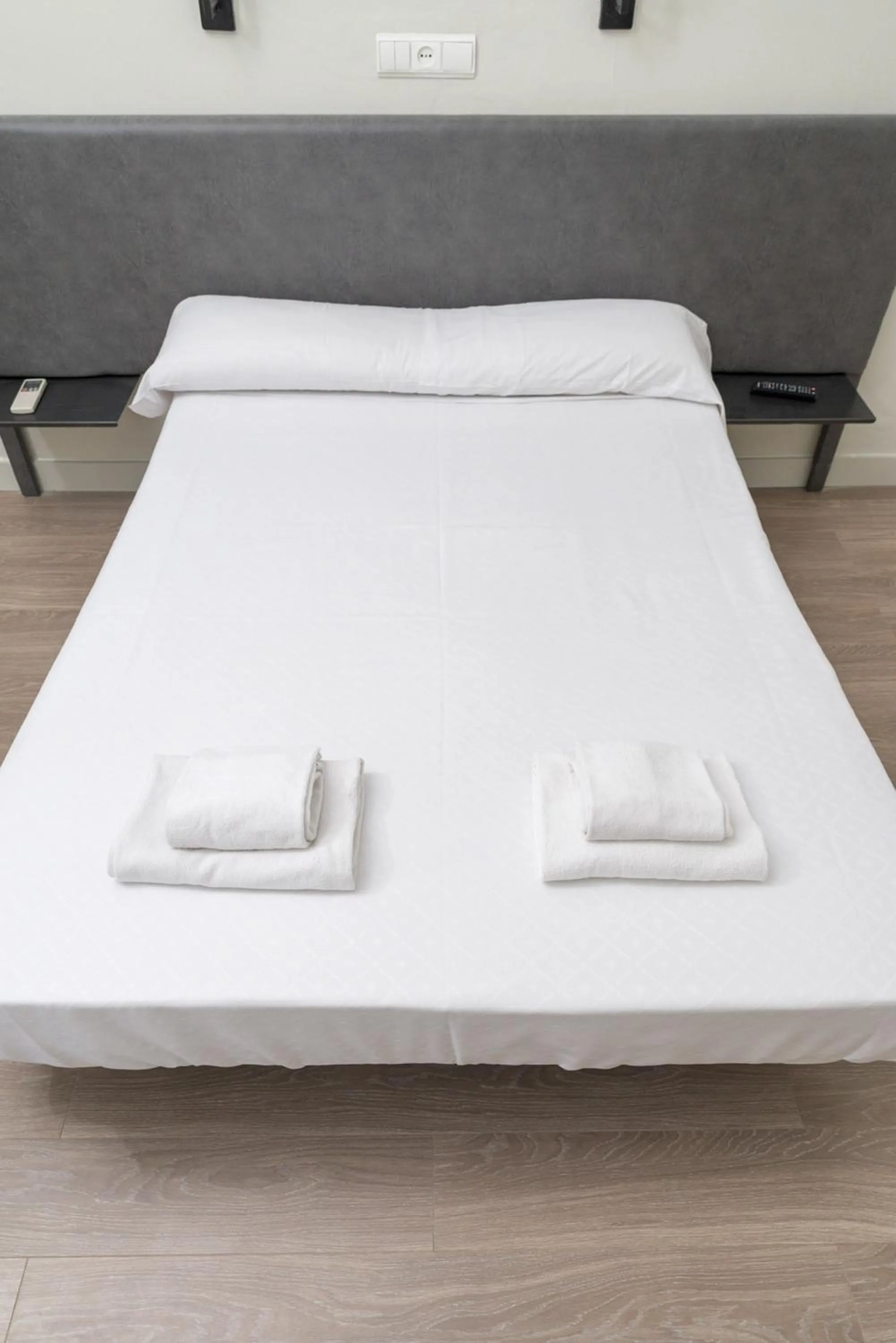 Photo of the whole room, Bed in NWT Central Station Valencia