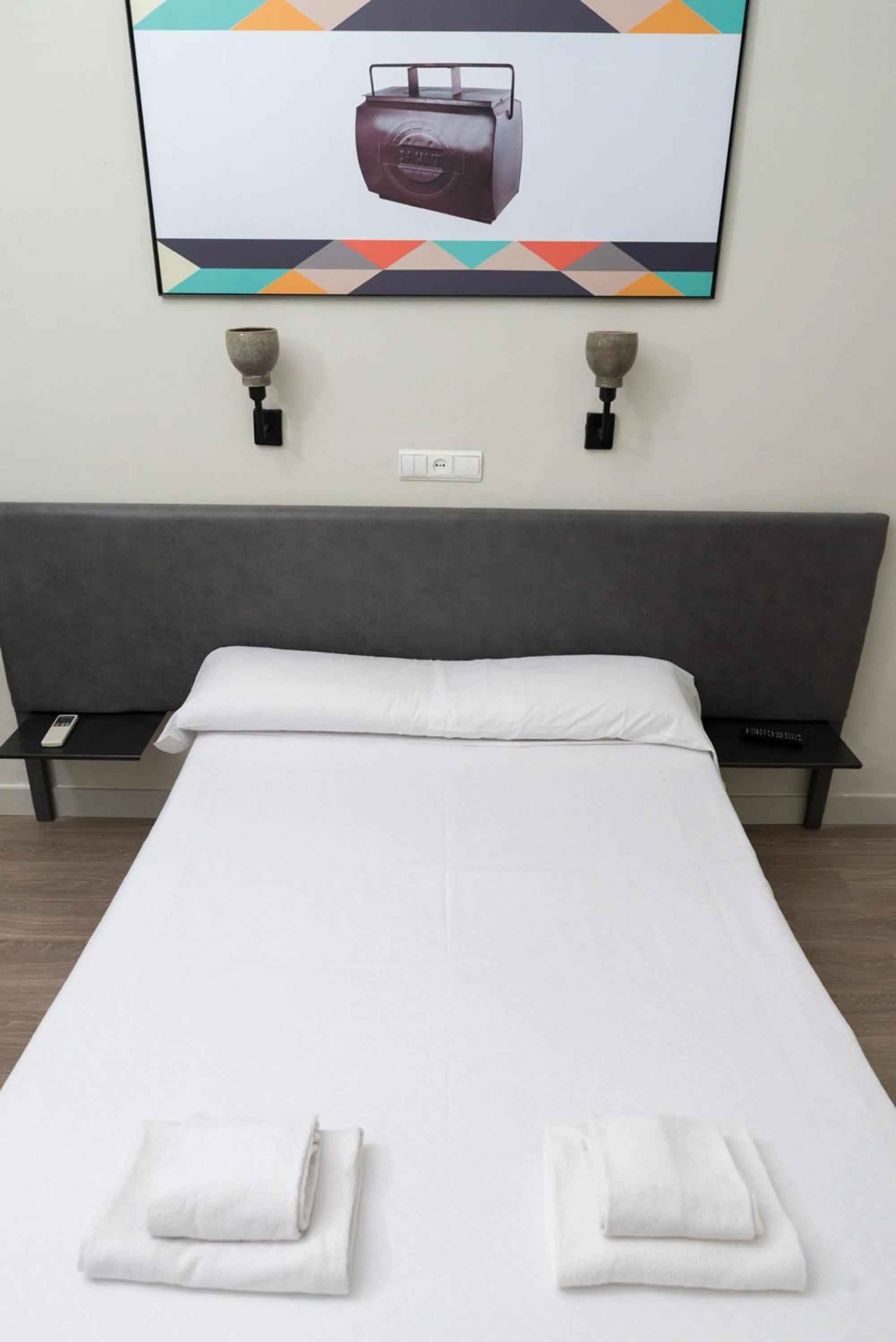 Photo of the whole room, Bed in NWT Central Station Valencia