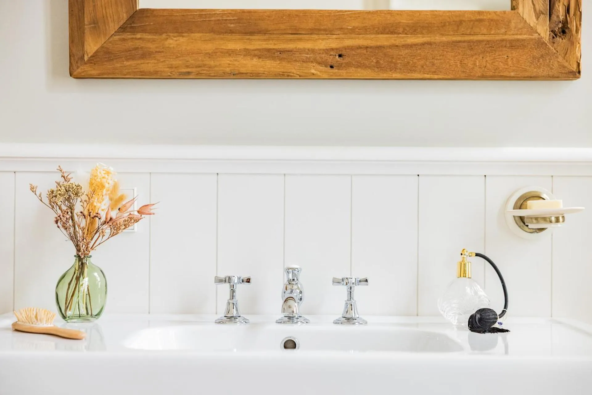 Bathroom in Logis de la Cadène