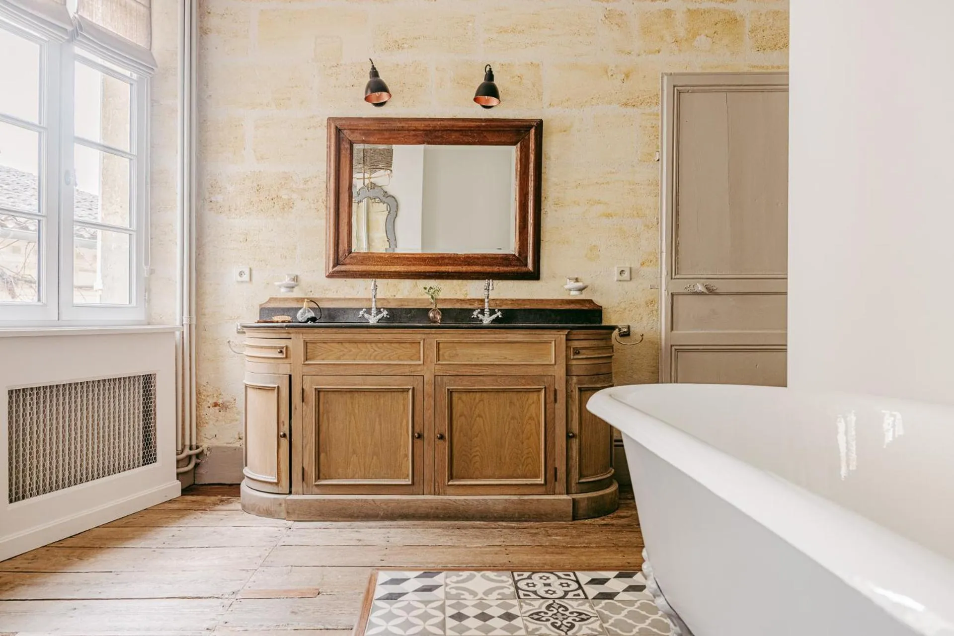 Bathroom in Logis de la Cadène