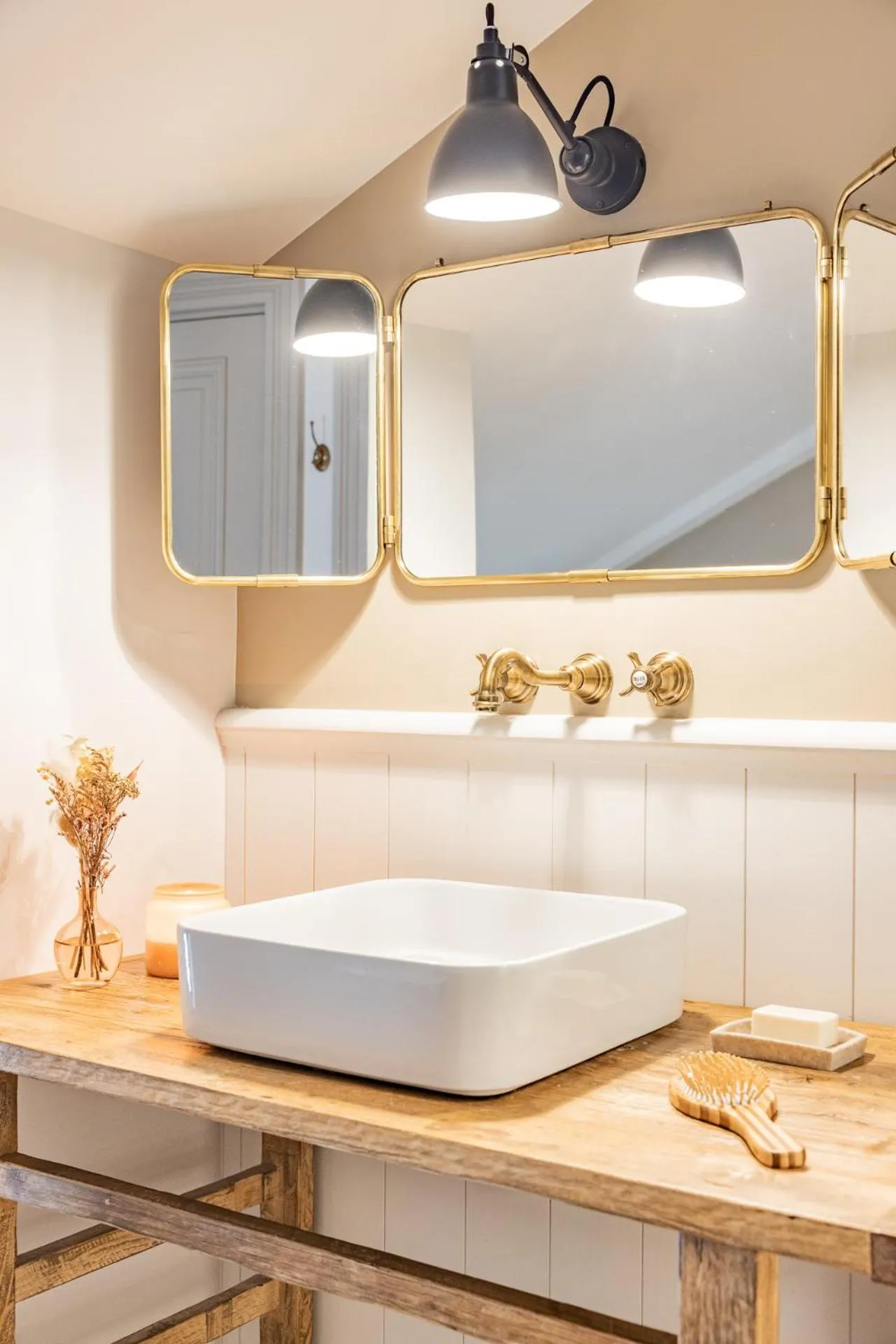 Bathroom in Logis de la Cadène