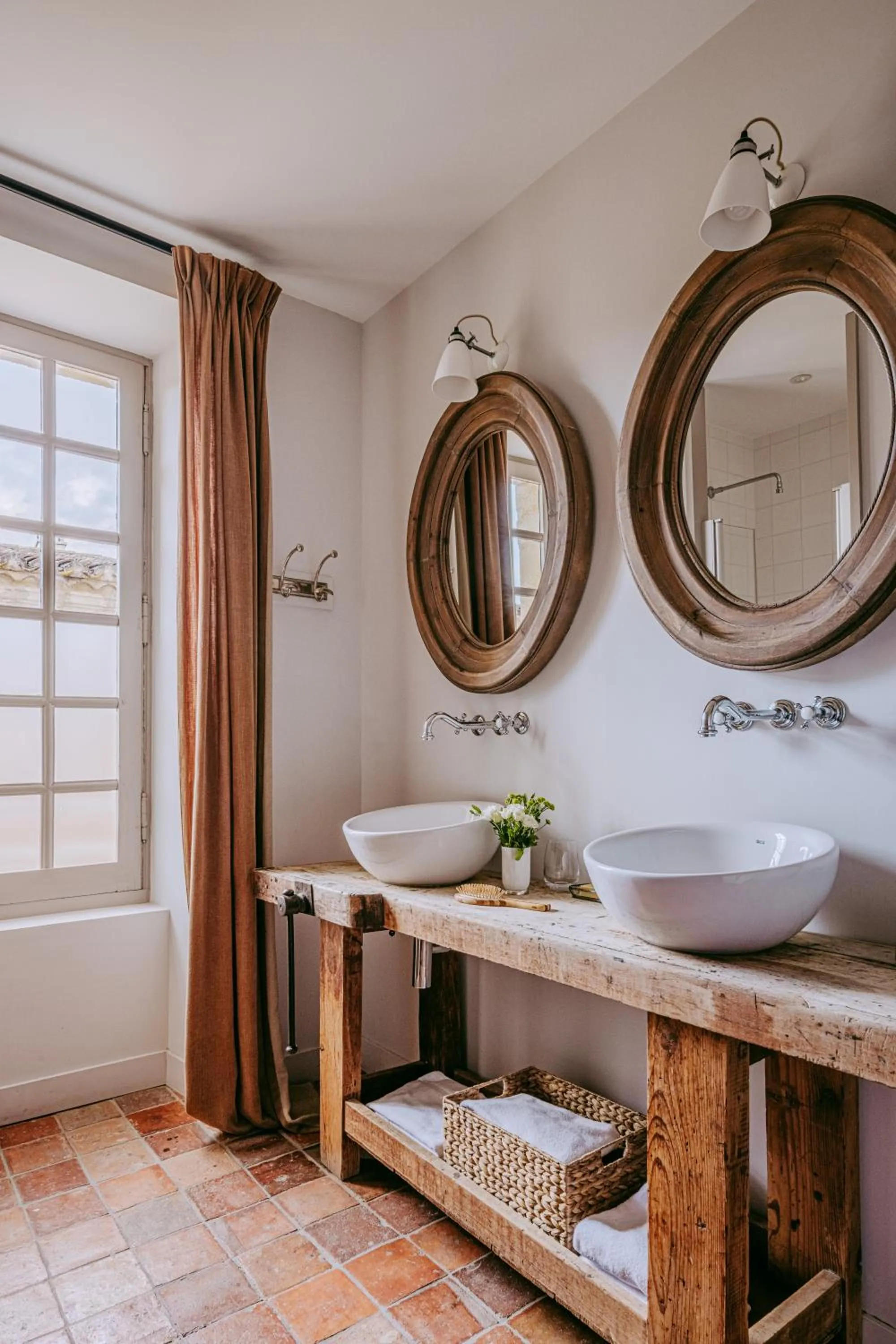 Bathroom in Logis de la Cadène