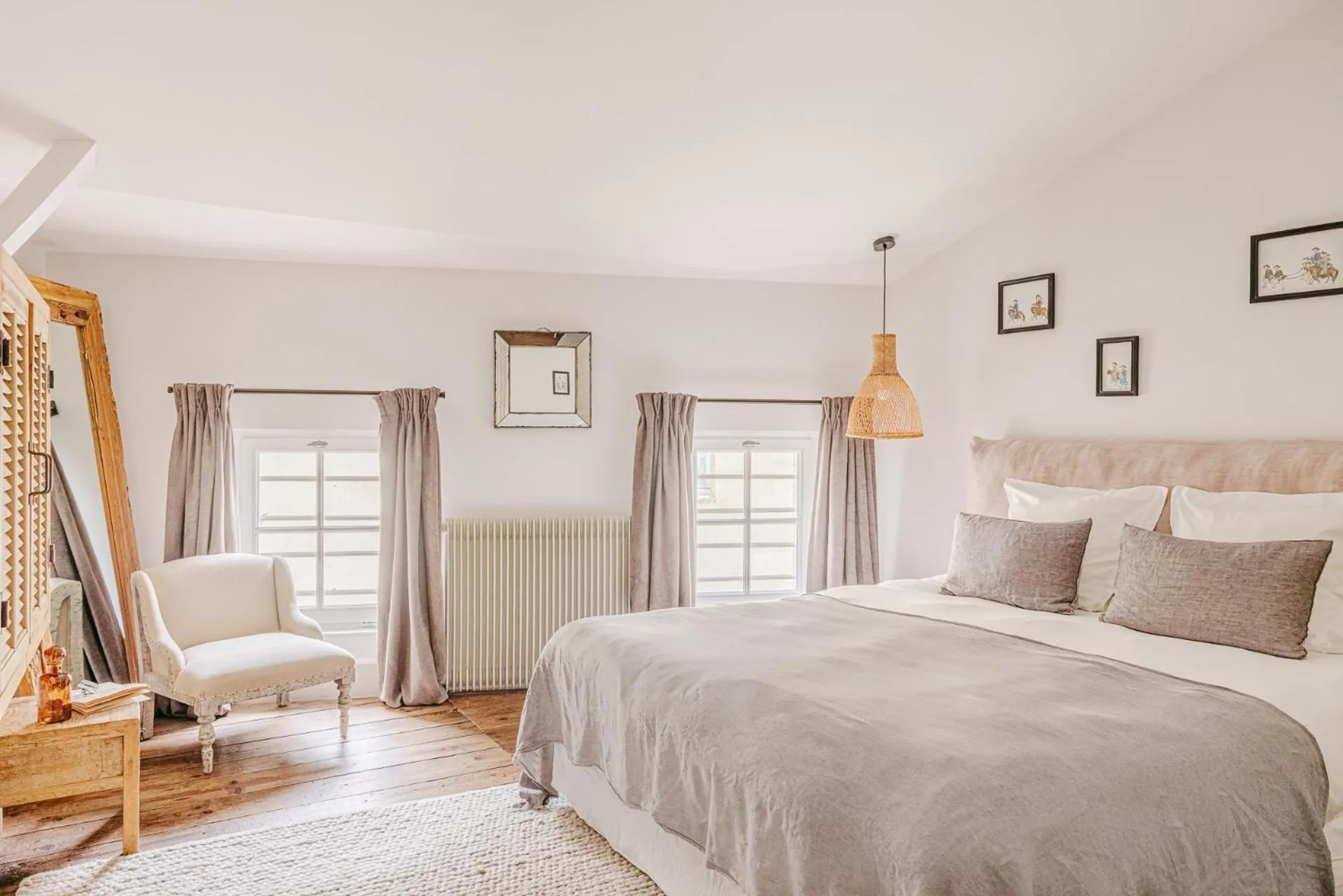 Bedroom, Bed in Logis de la Cadène
