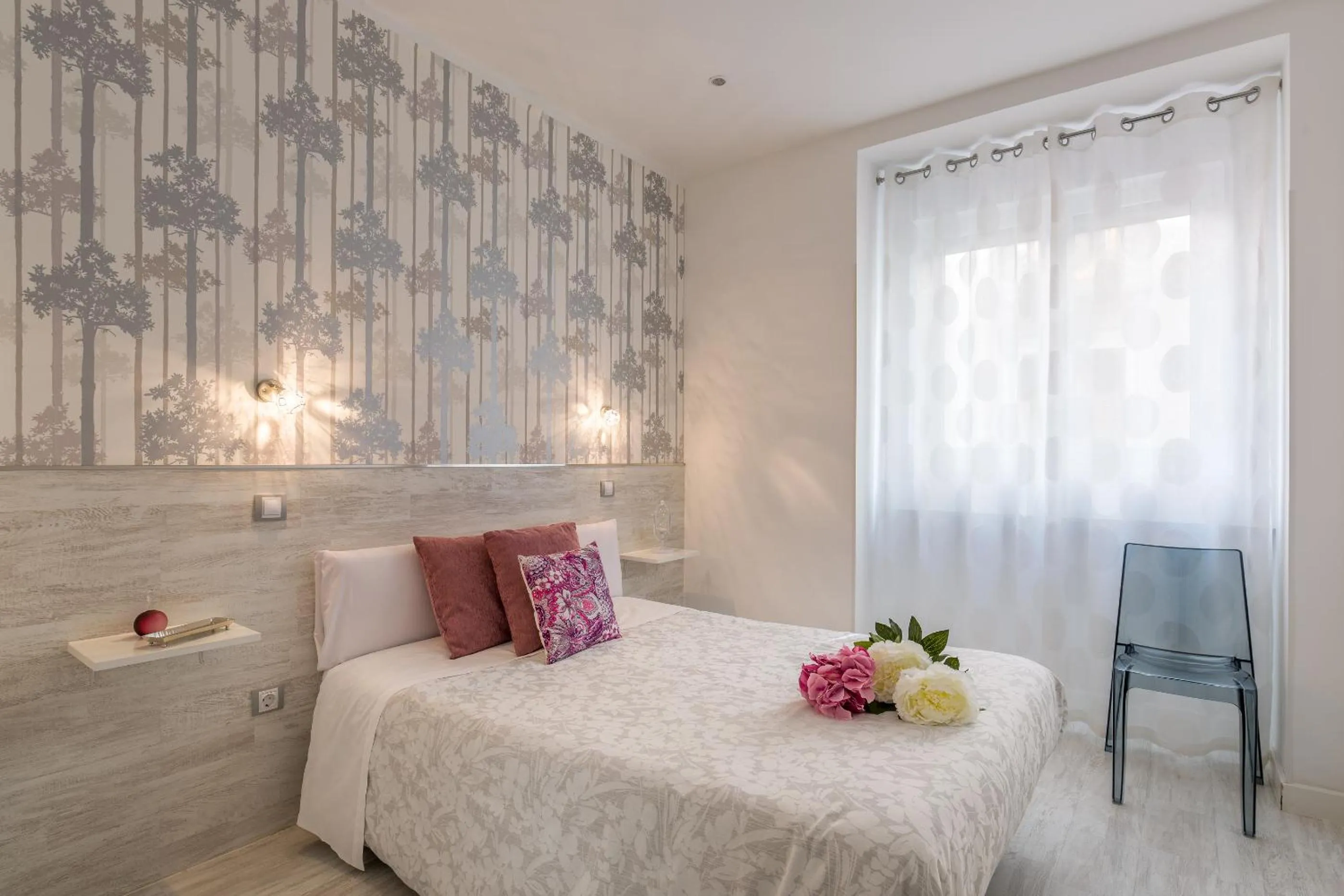 Decorative detail, Bed in Hostal Met Madrid