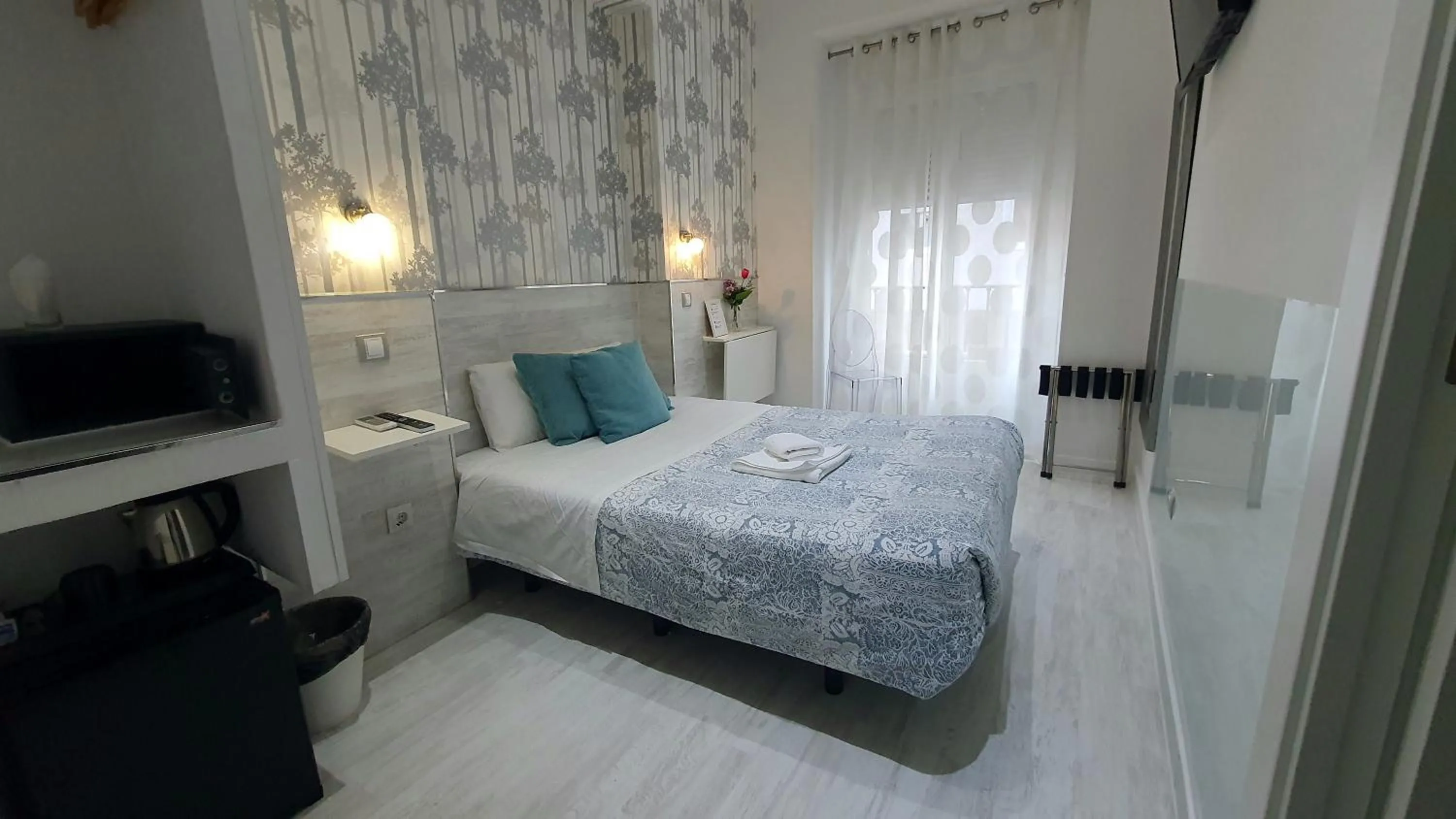 Bed in Hostal Met Madrid