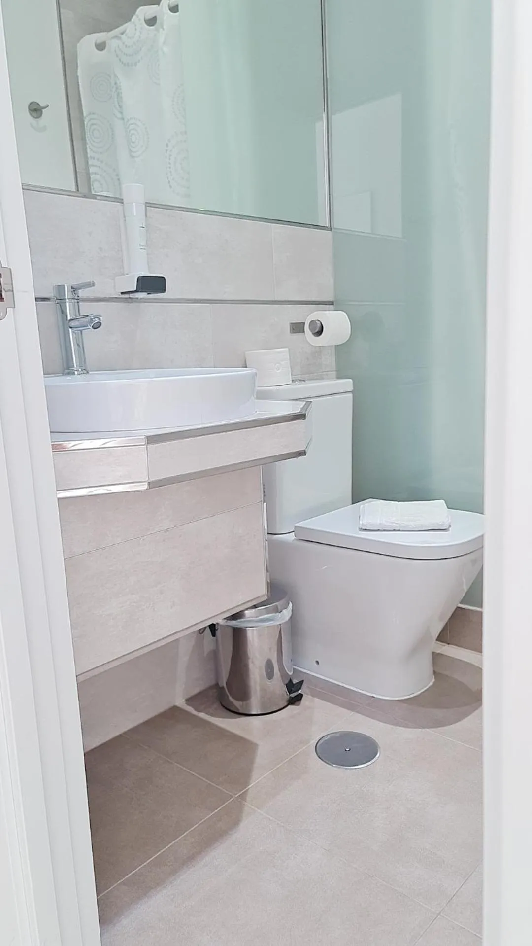 Bathroom in Hostal Met Madrid