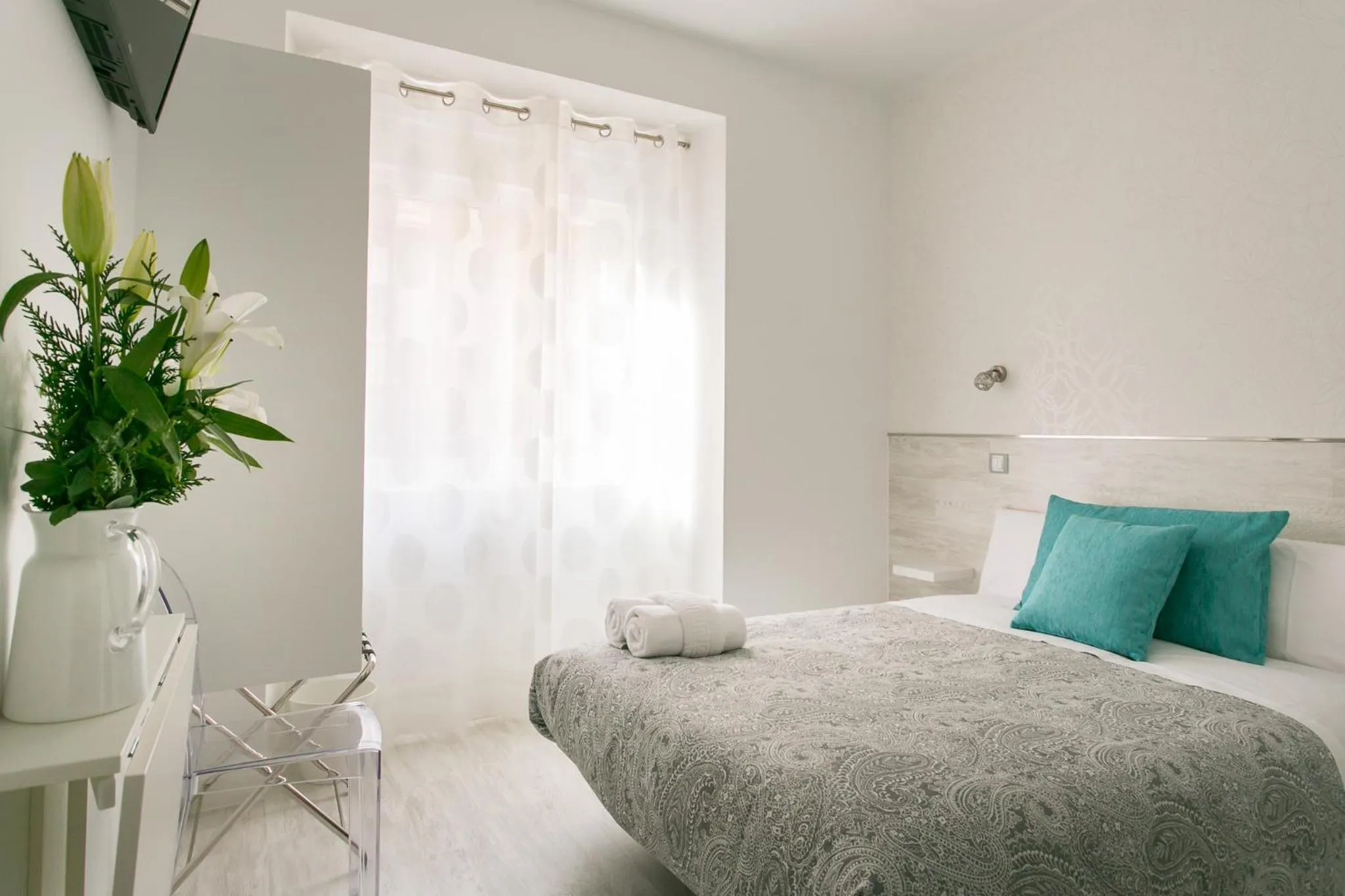 Decorative detail, Bed in Hostal Met Madrid