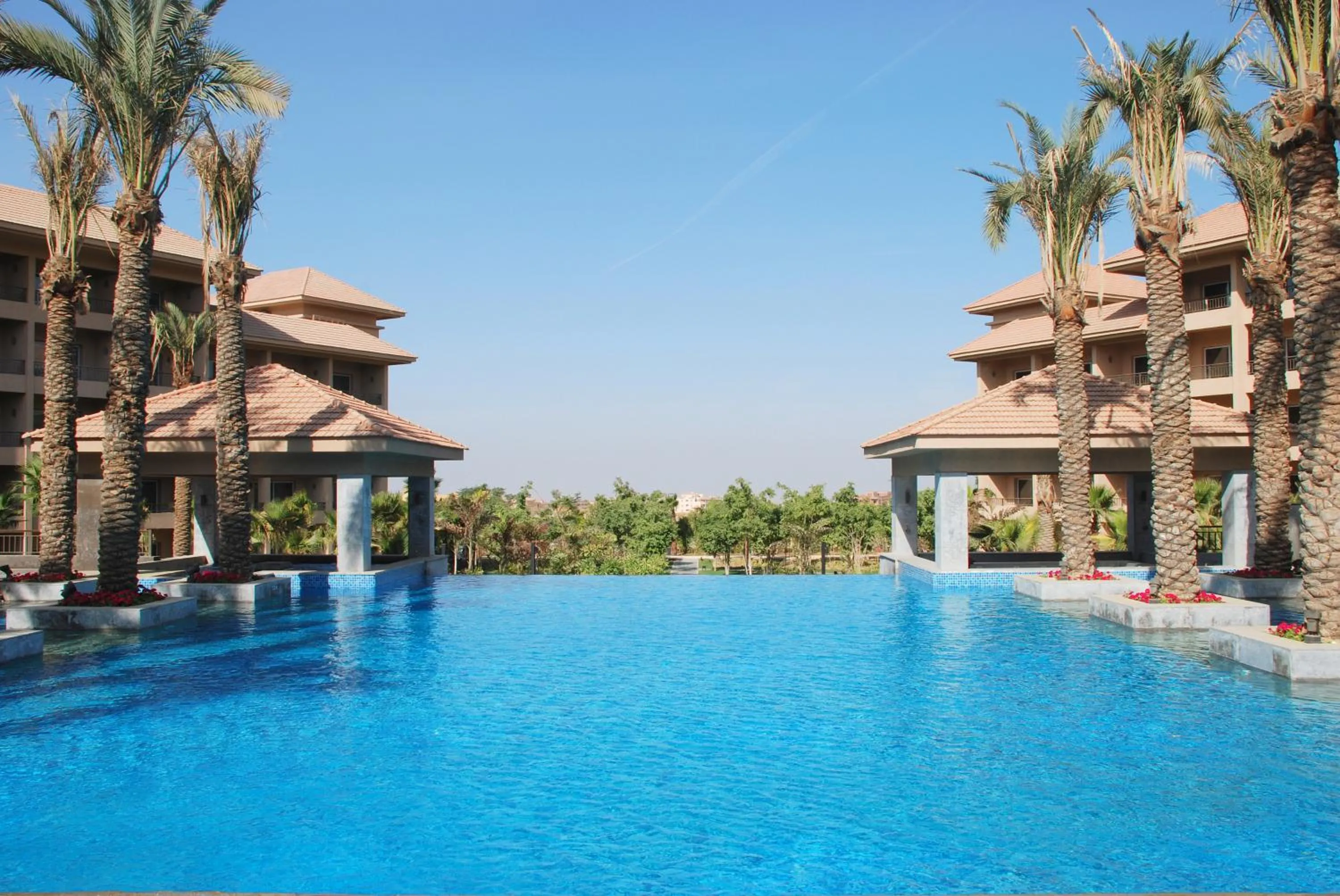 Swimming pool in Dusit Thani LakeView Cairo